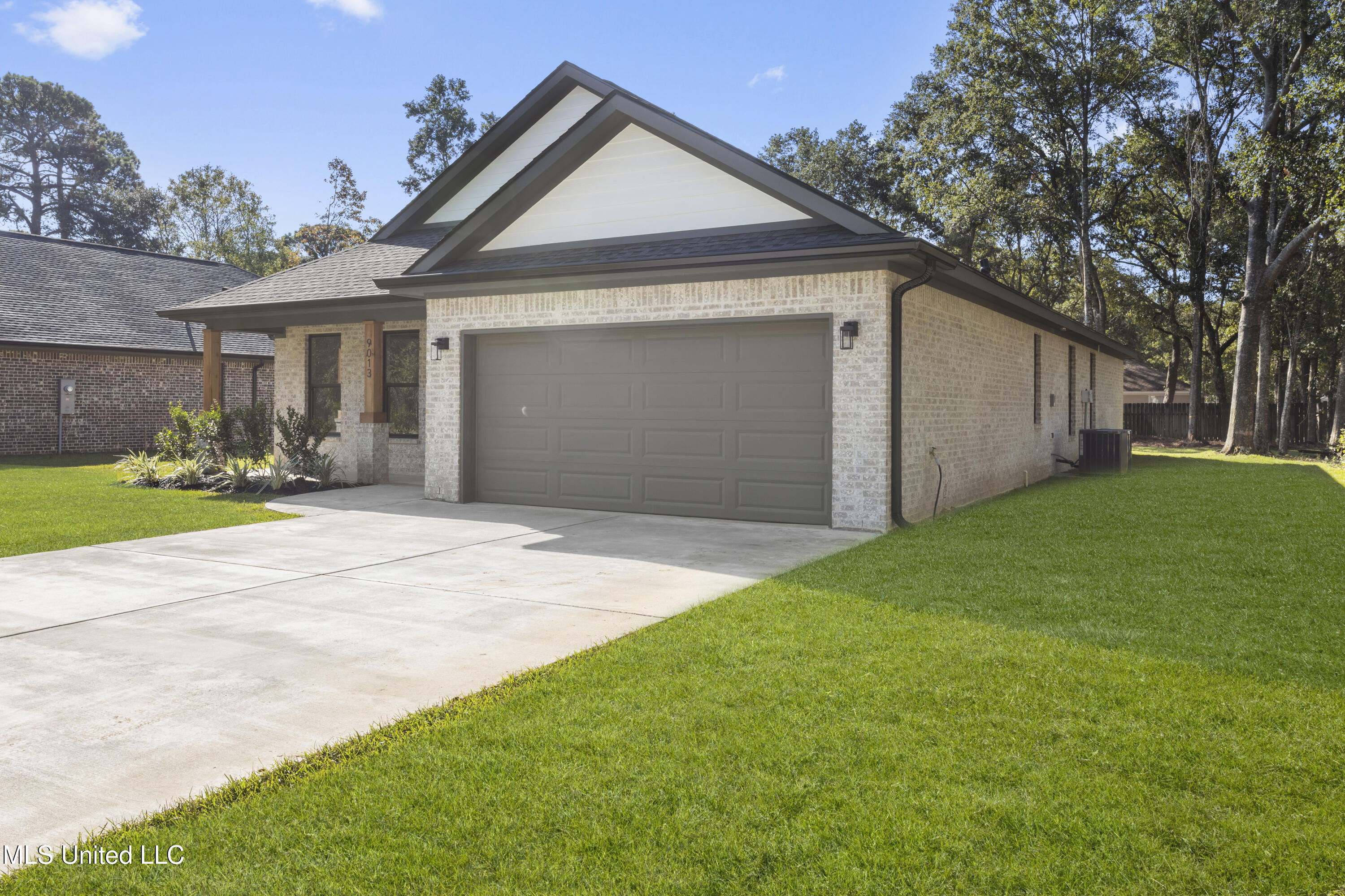 9013 Barnacle Boulevard