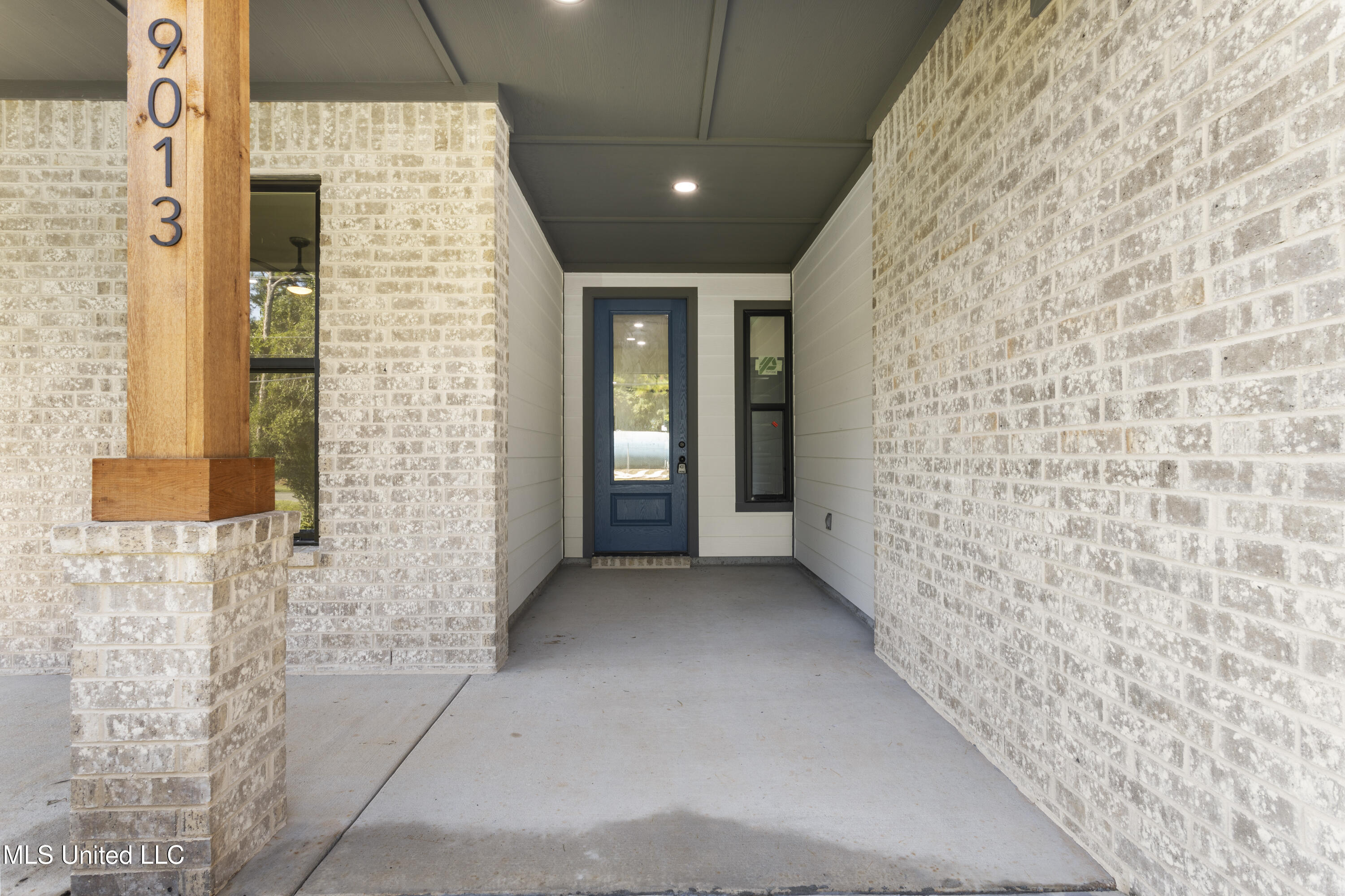 9013 Barnacle Boulevard