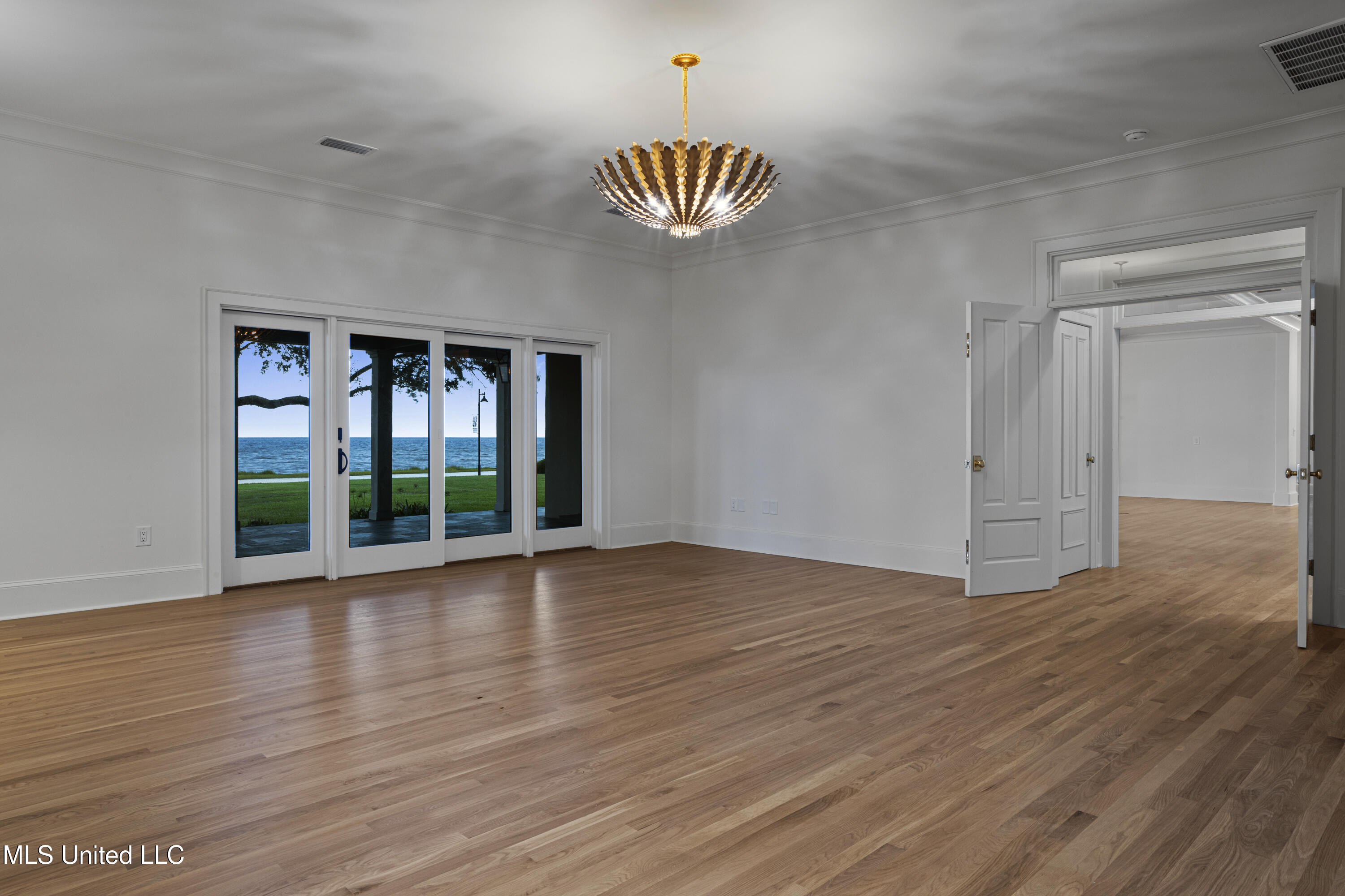 3007 Beach Boulevard