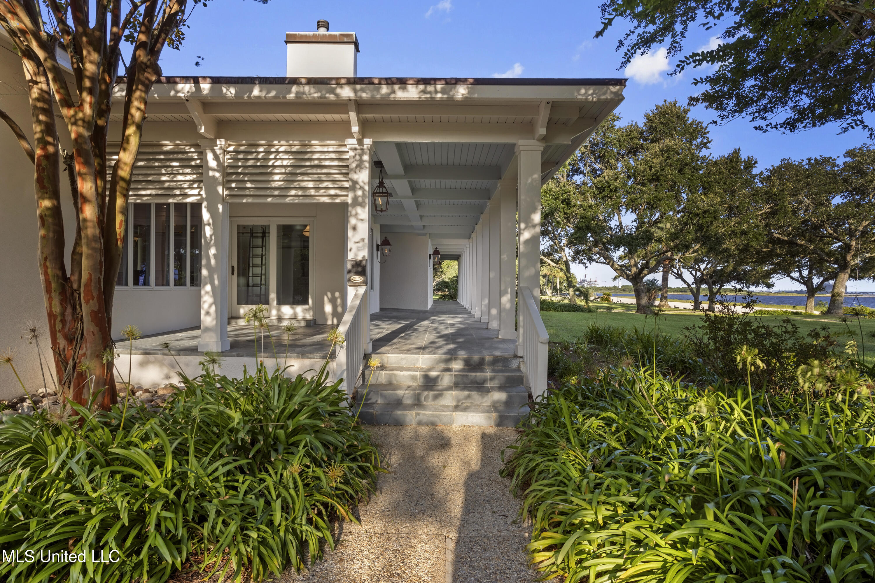 3007 Beach Boulevard