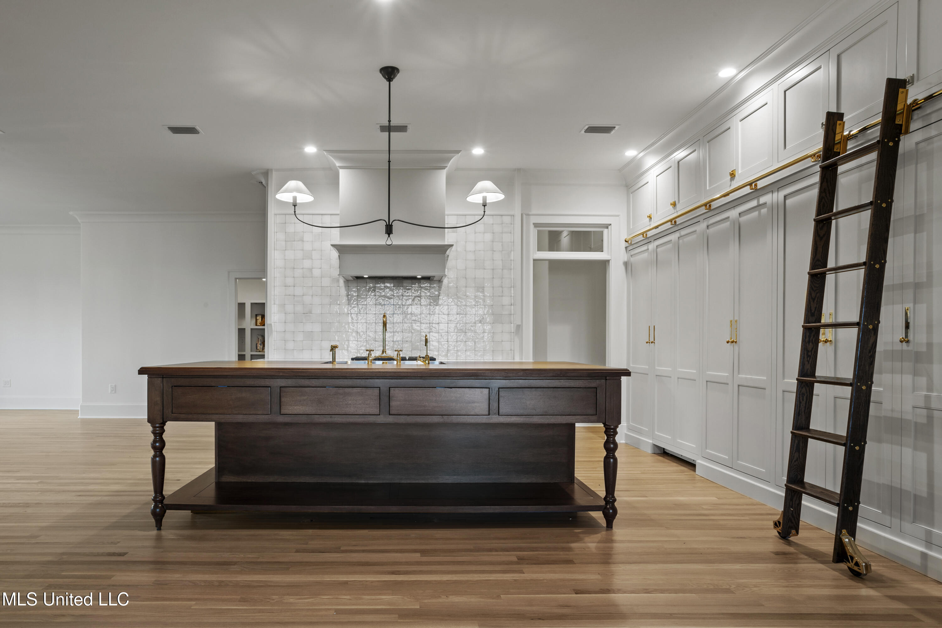 3007 Beach Boulevard