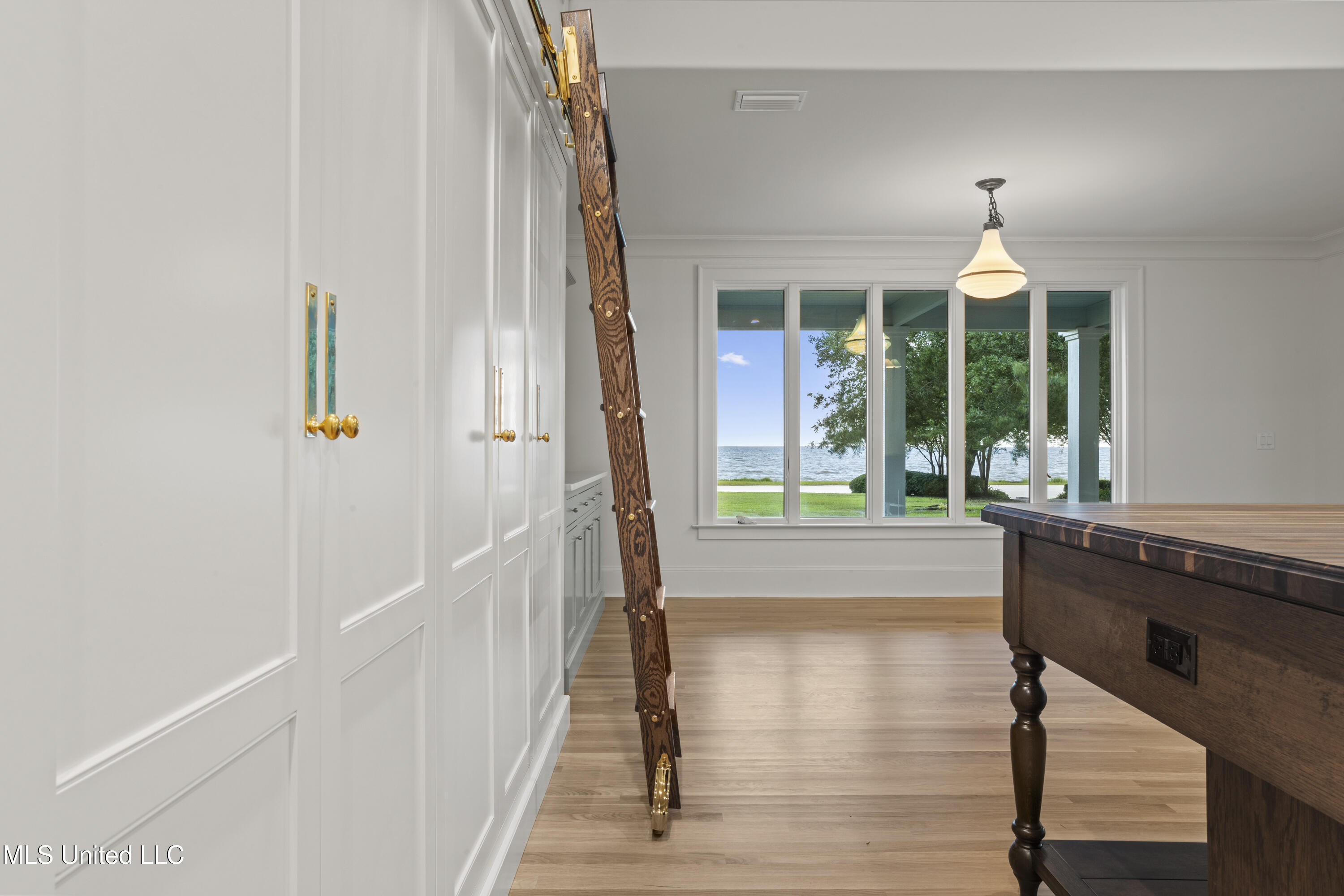 3007 Beach Boulevard