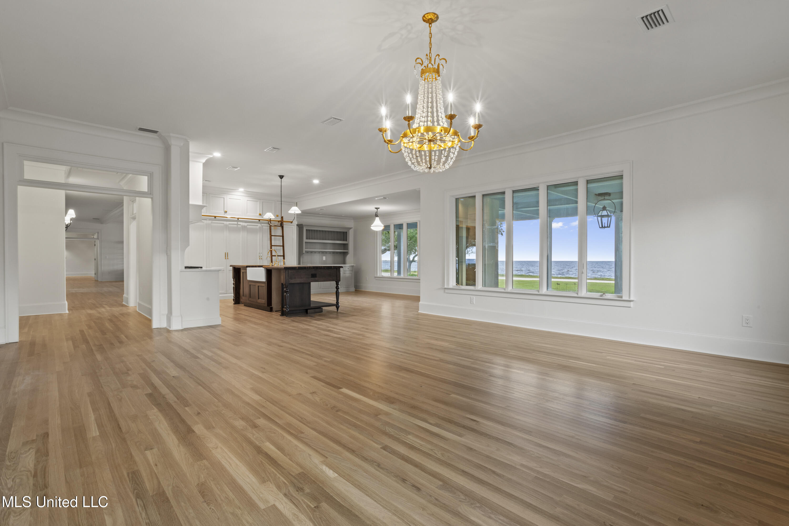 3007 Beach Boulevard