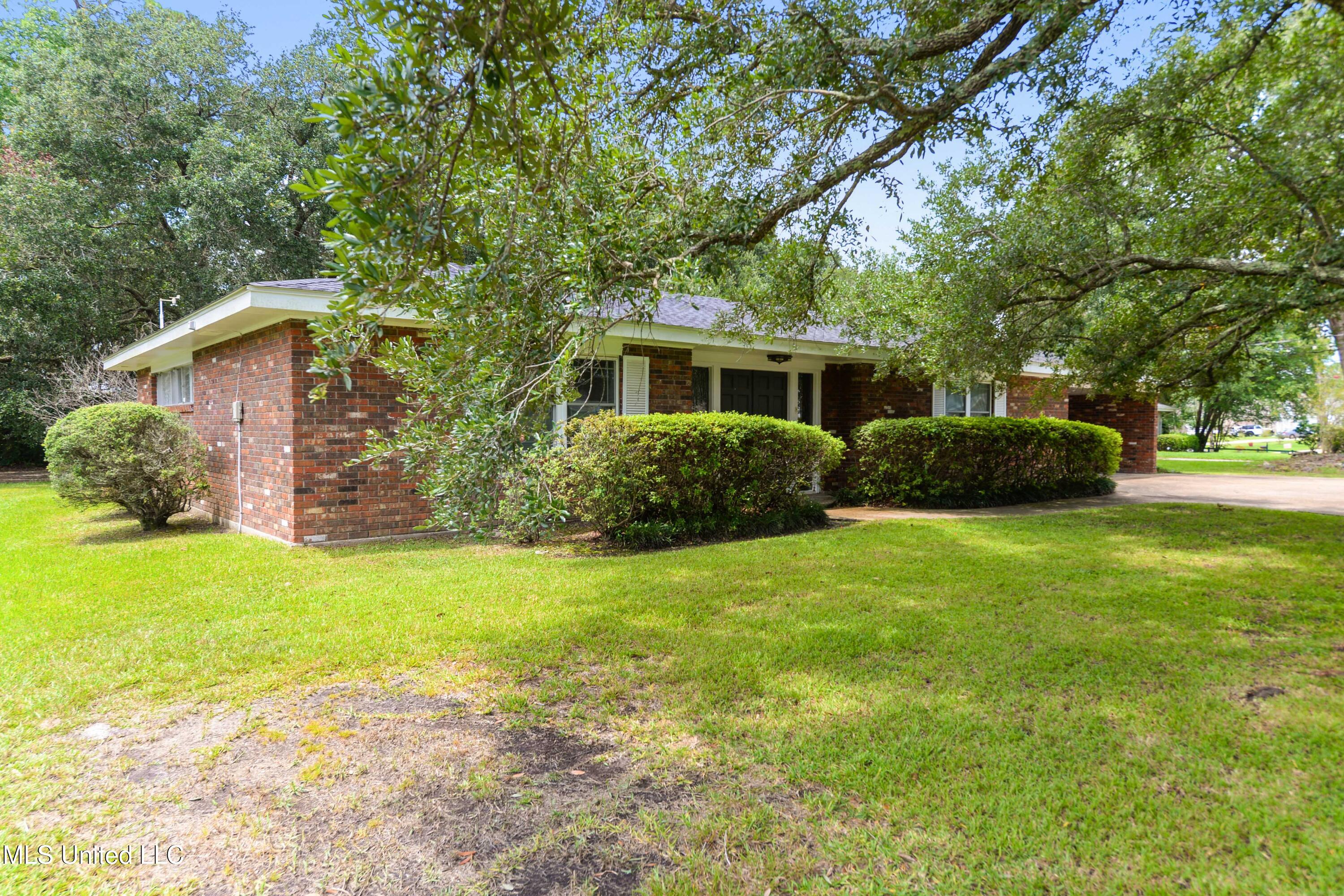 13821 E. El Bonita Drive