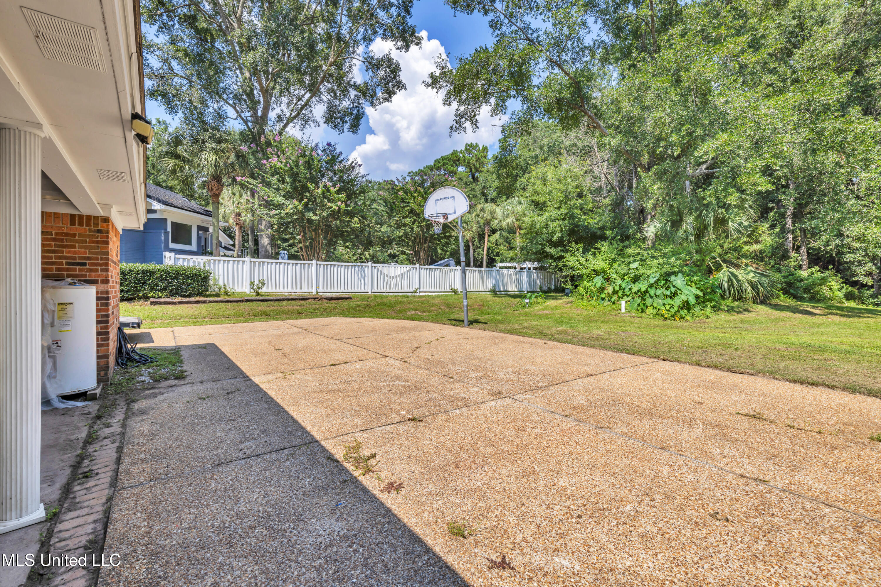 11512 Holly Bluff Circle