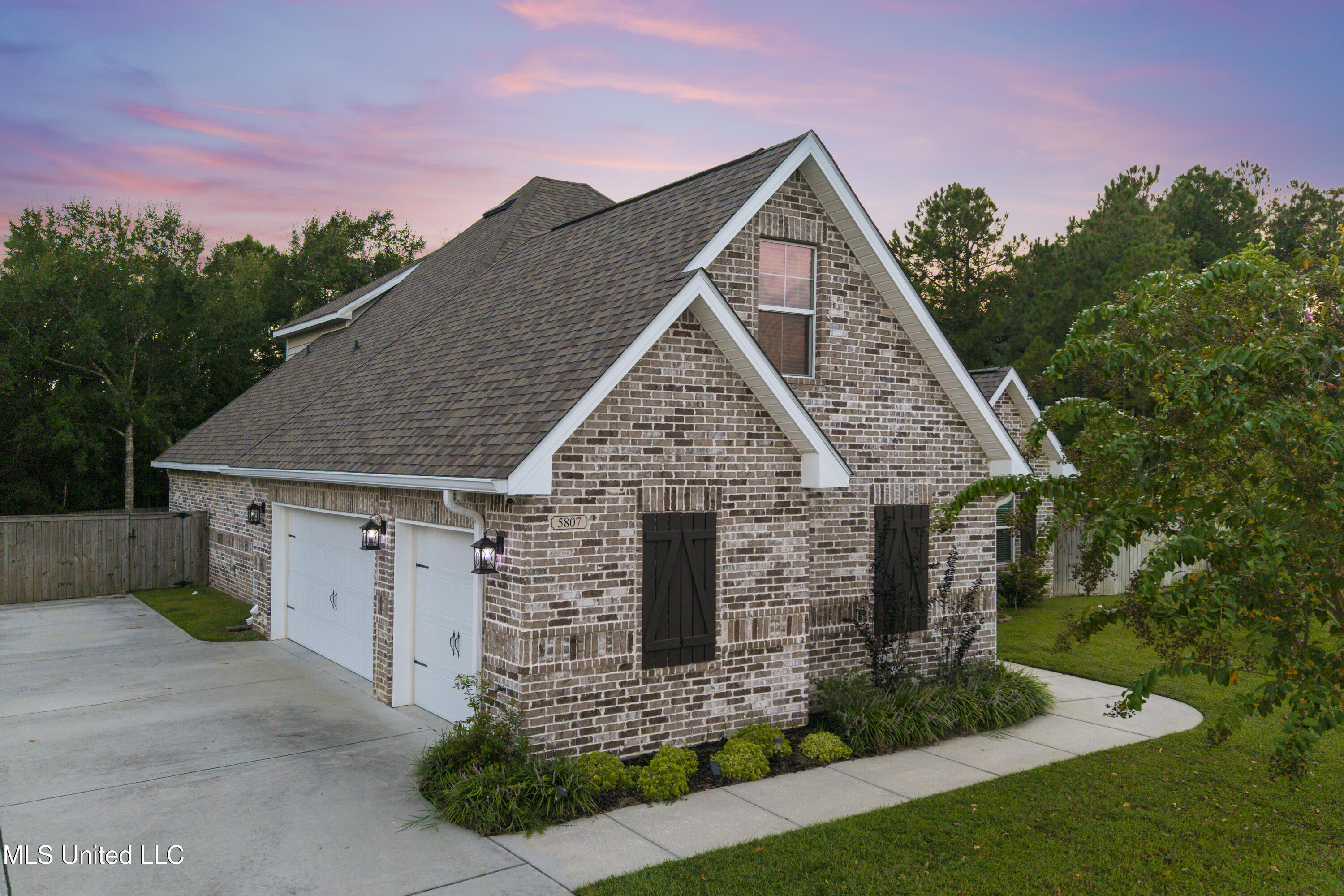 5807 Sylvester Street