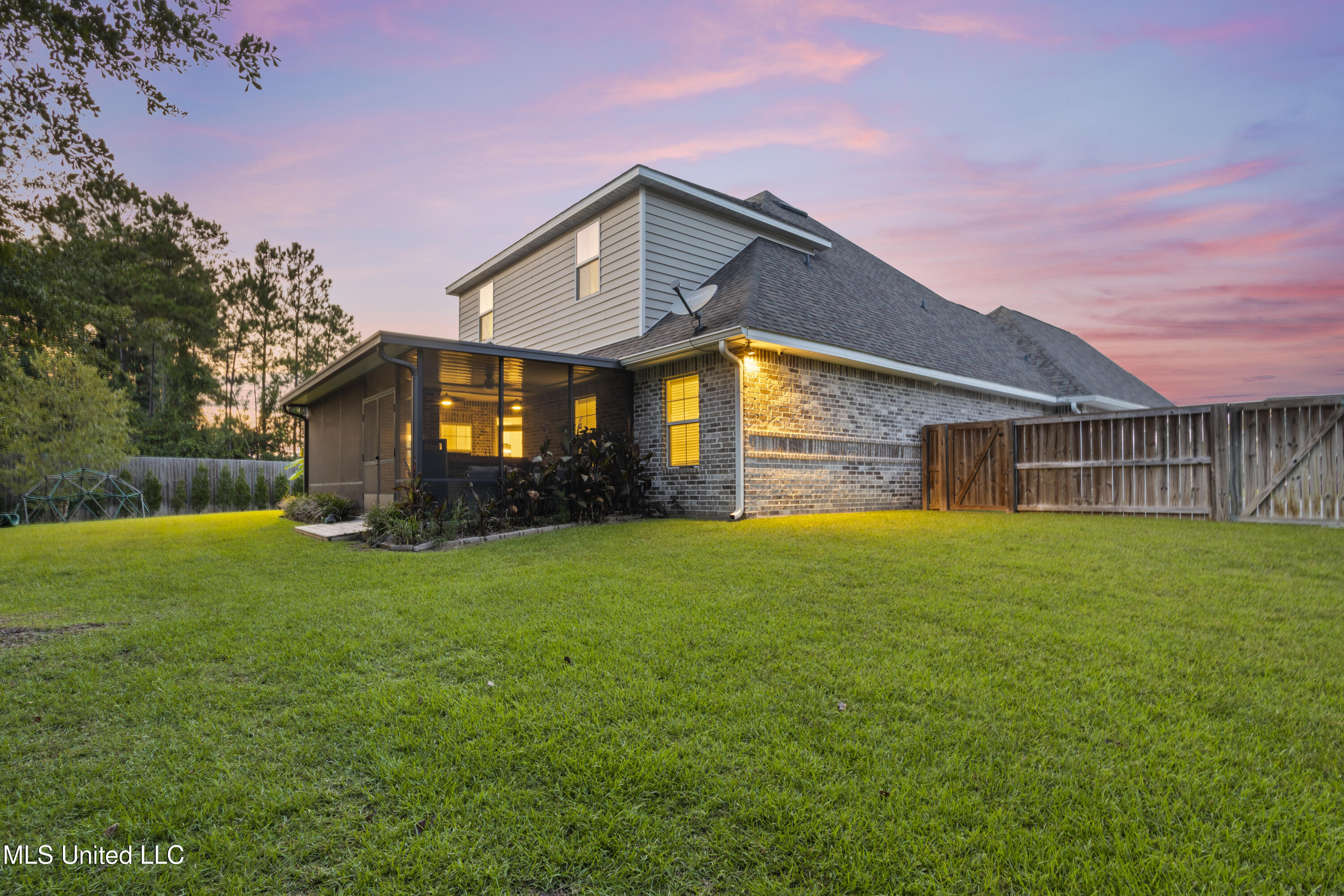 5807 Sylvester Street