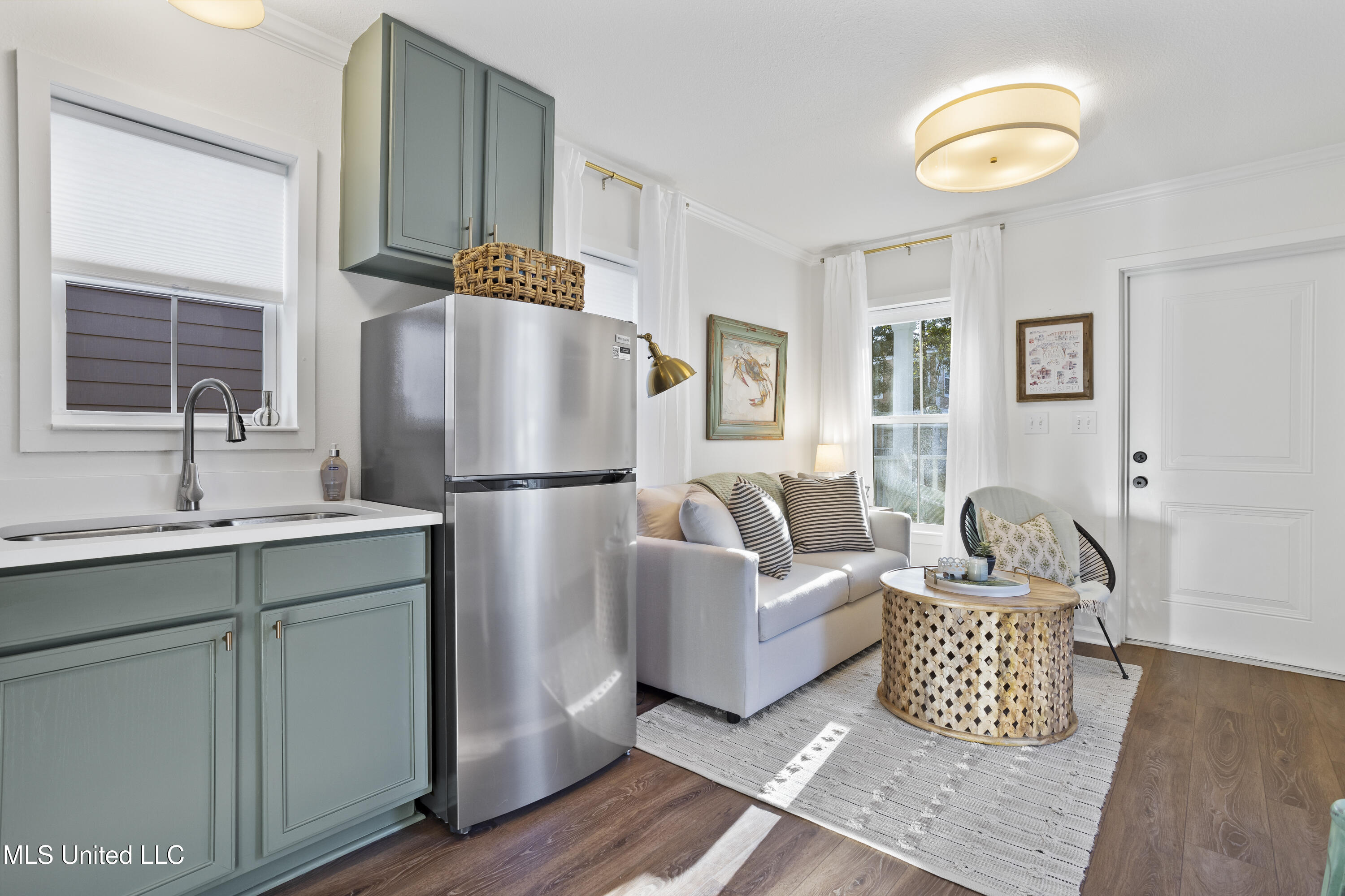 2207 Government Street, 13