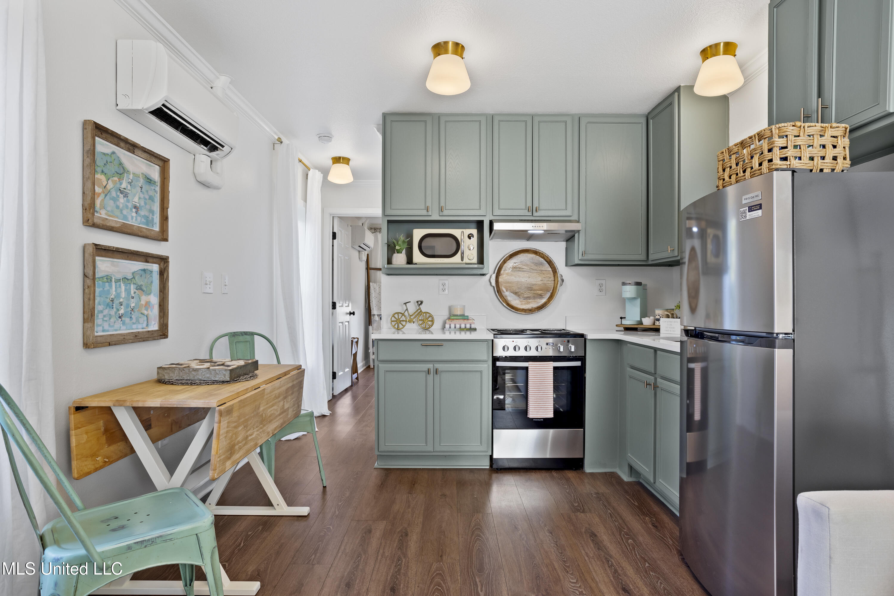 2207 Government Street, 13