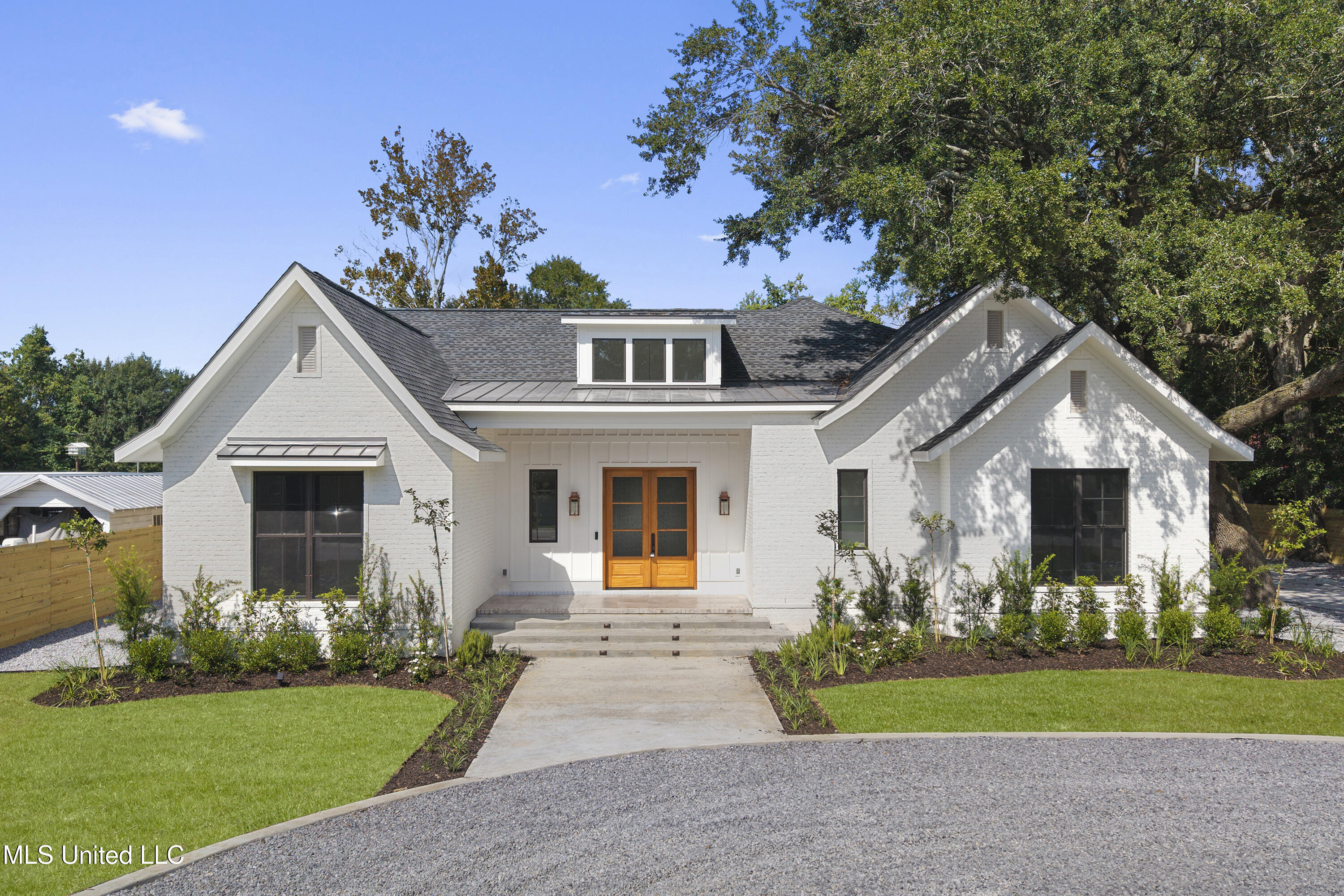 1203 Calhoun Street