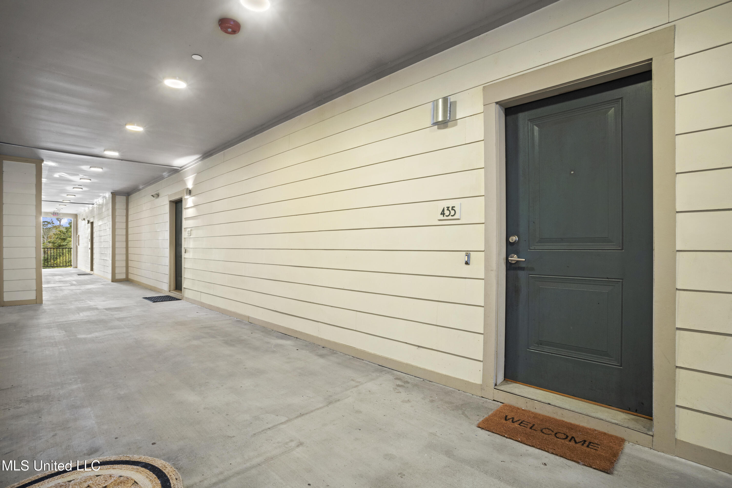 2501 Bienville Boulevard, 435