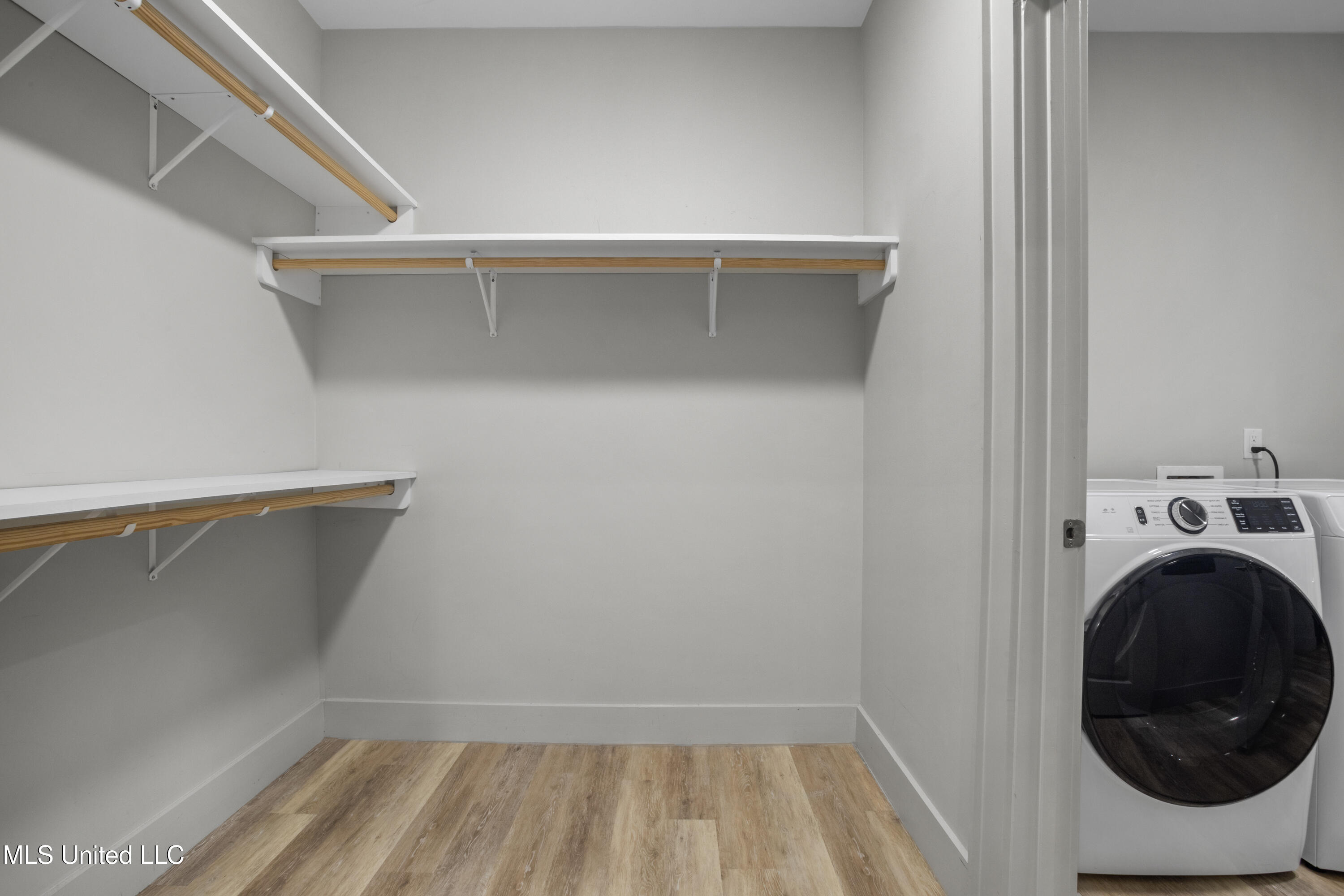 2501 Bienville Boulevard, 435