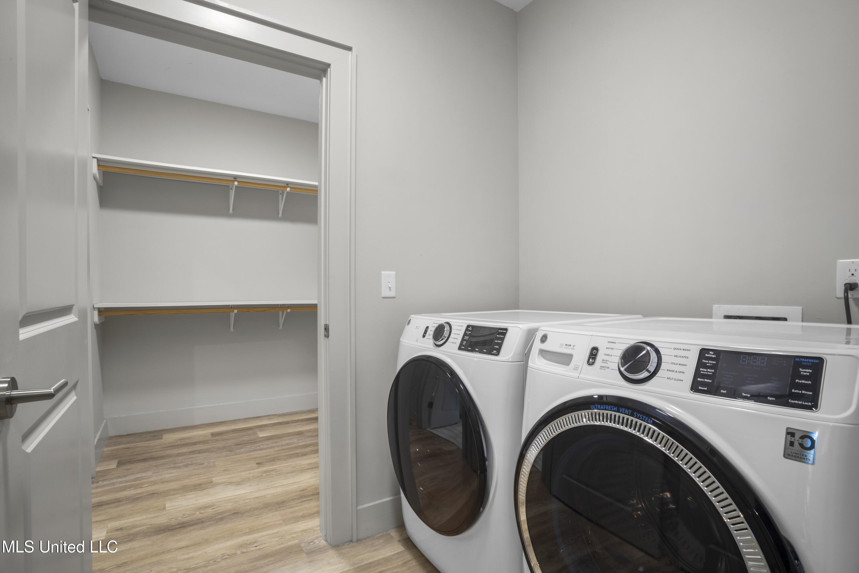 2501 Bienville Boulevard, 435