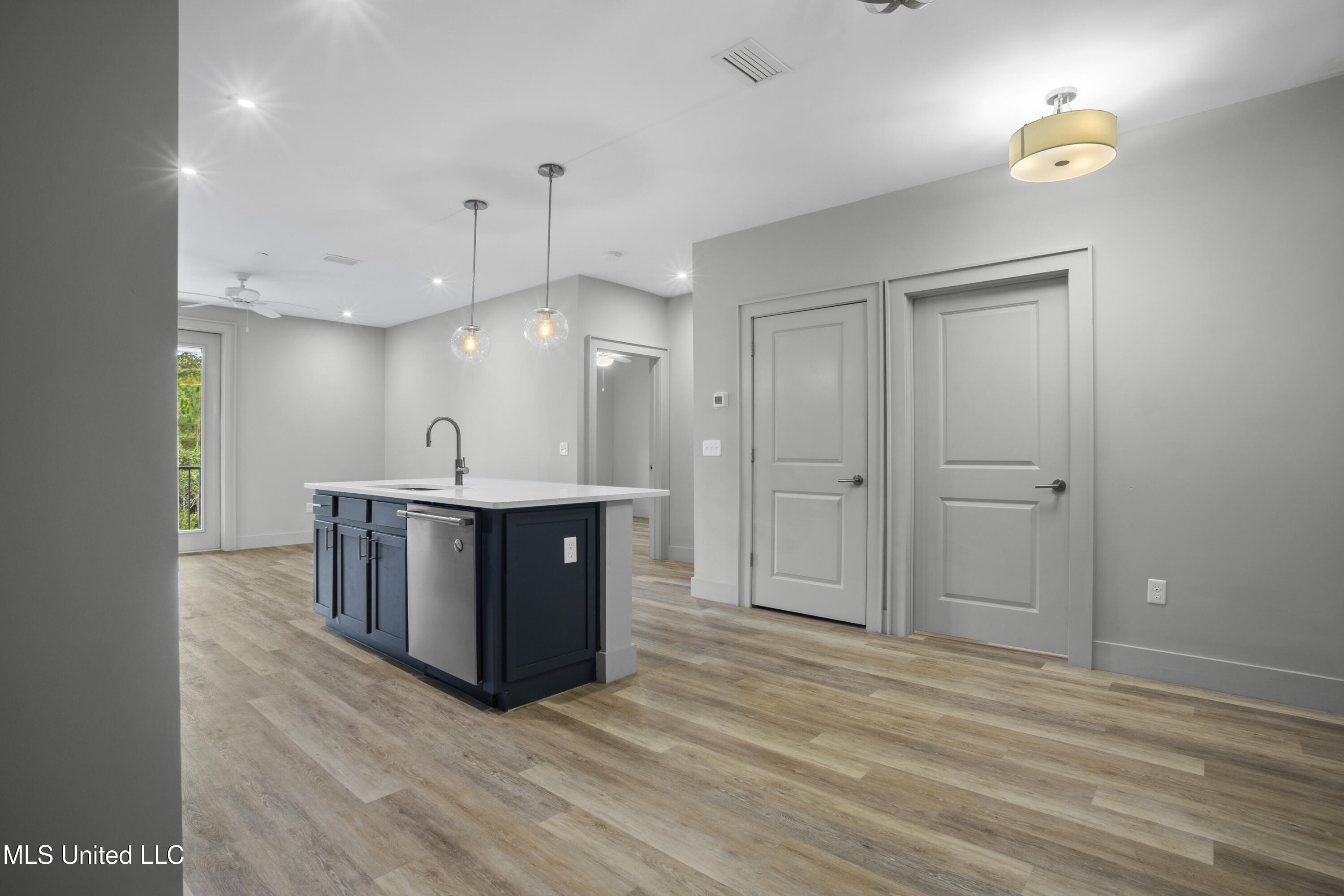 2501 Bienville Boulevard, 435