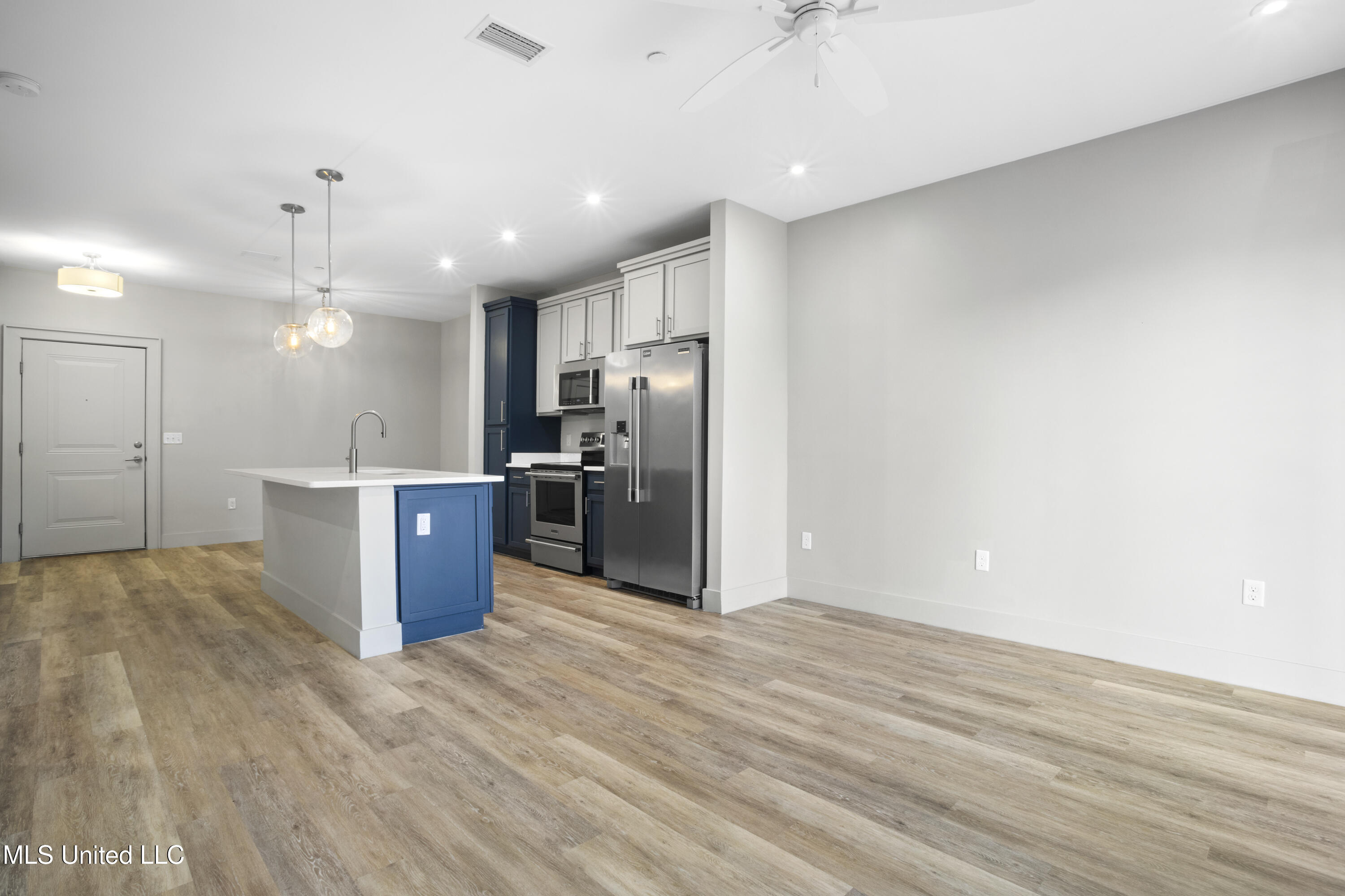 2501 Bienville Boulevard, 435