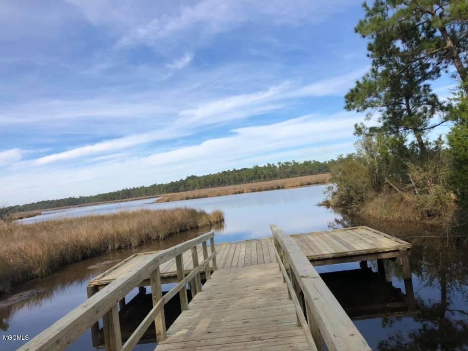 2501 Bienville Boulevard, 435