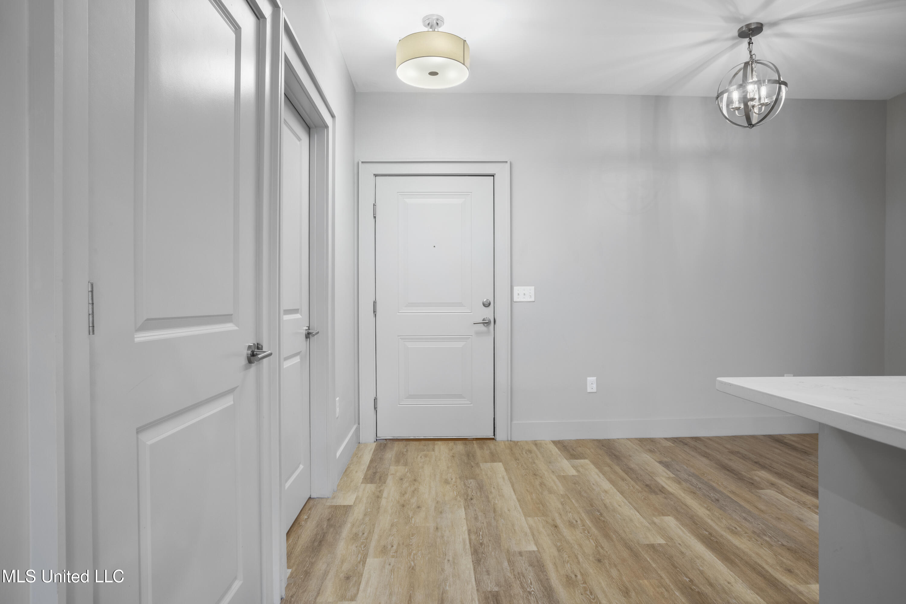 2501 Bienville Boulevard, 435