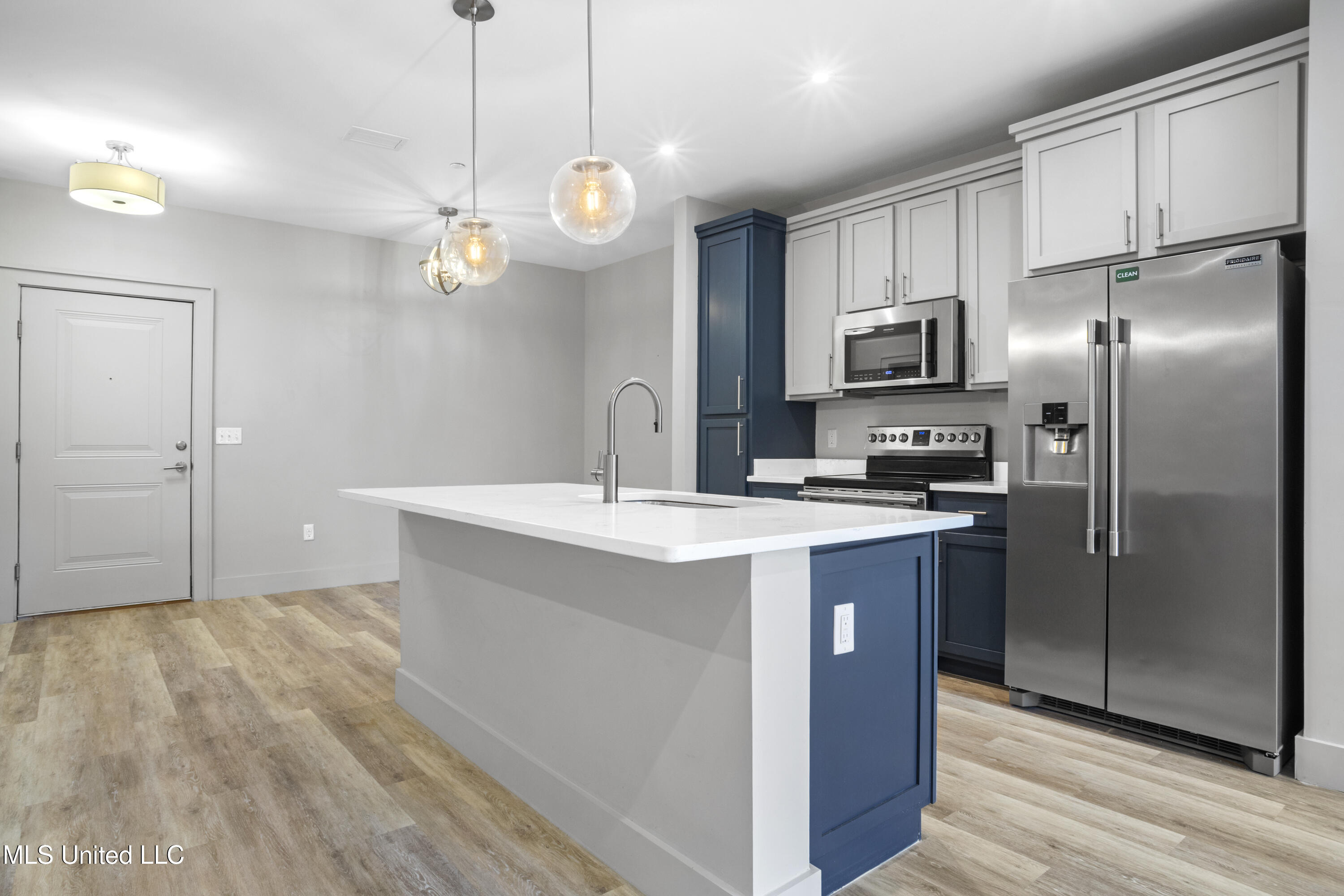 2501 Bienville Boulevard, 435