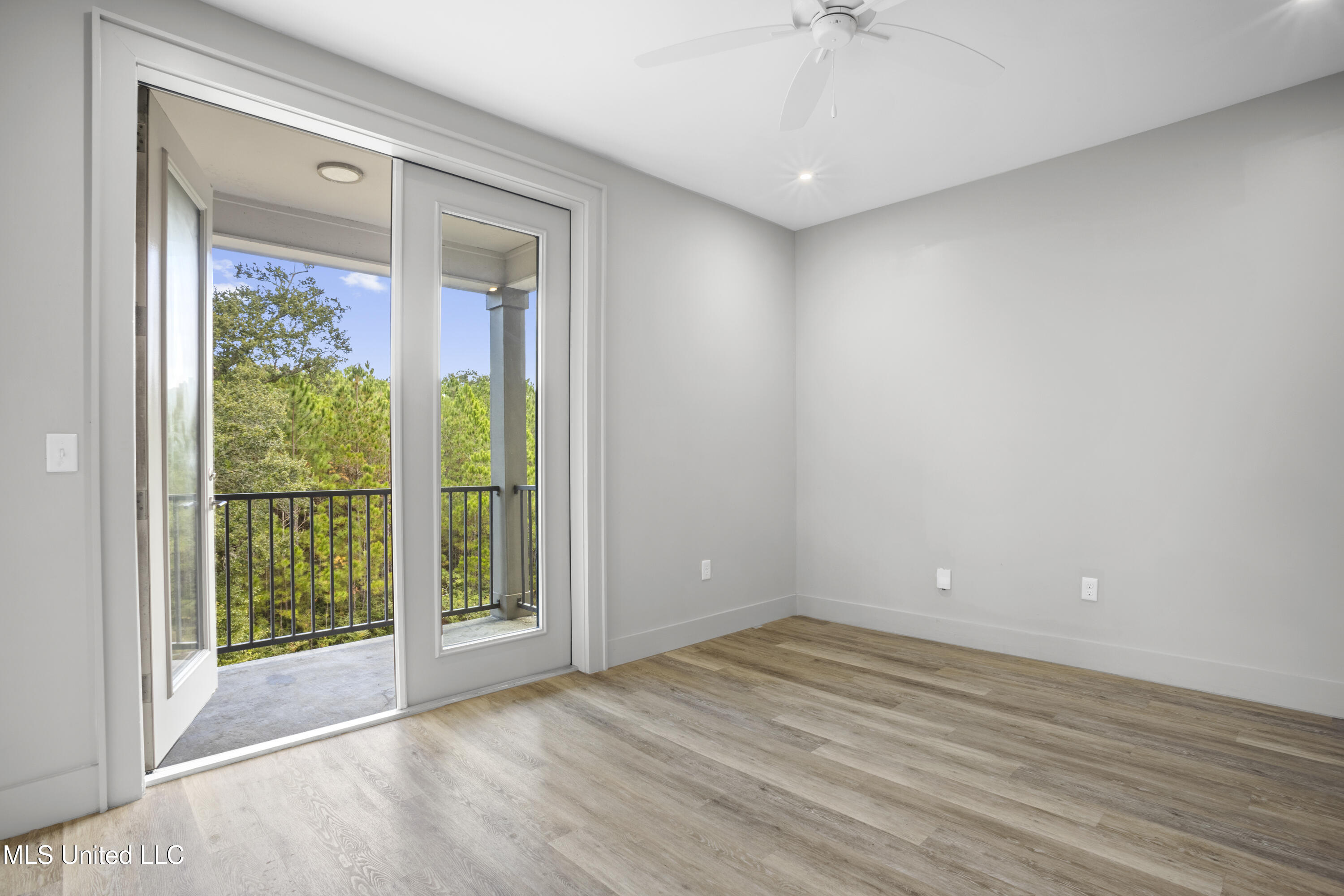 2501 Bienville Boulevard, 435