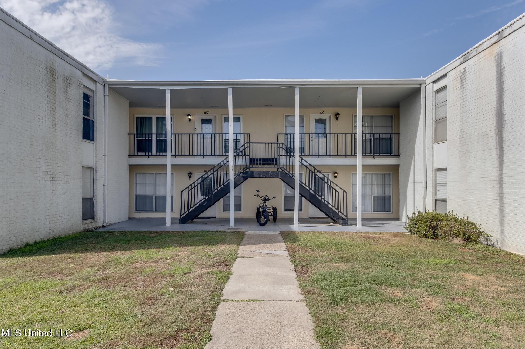 3230 Cumberland Road, 107