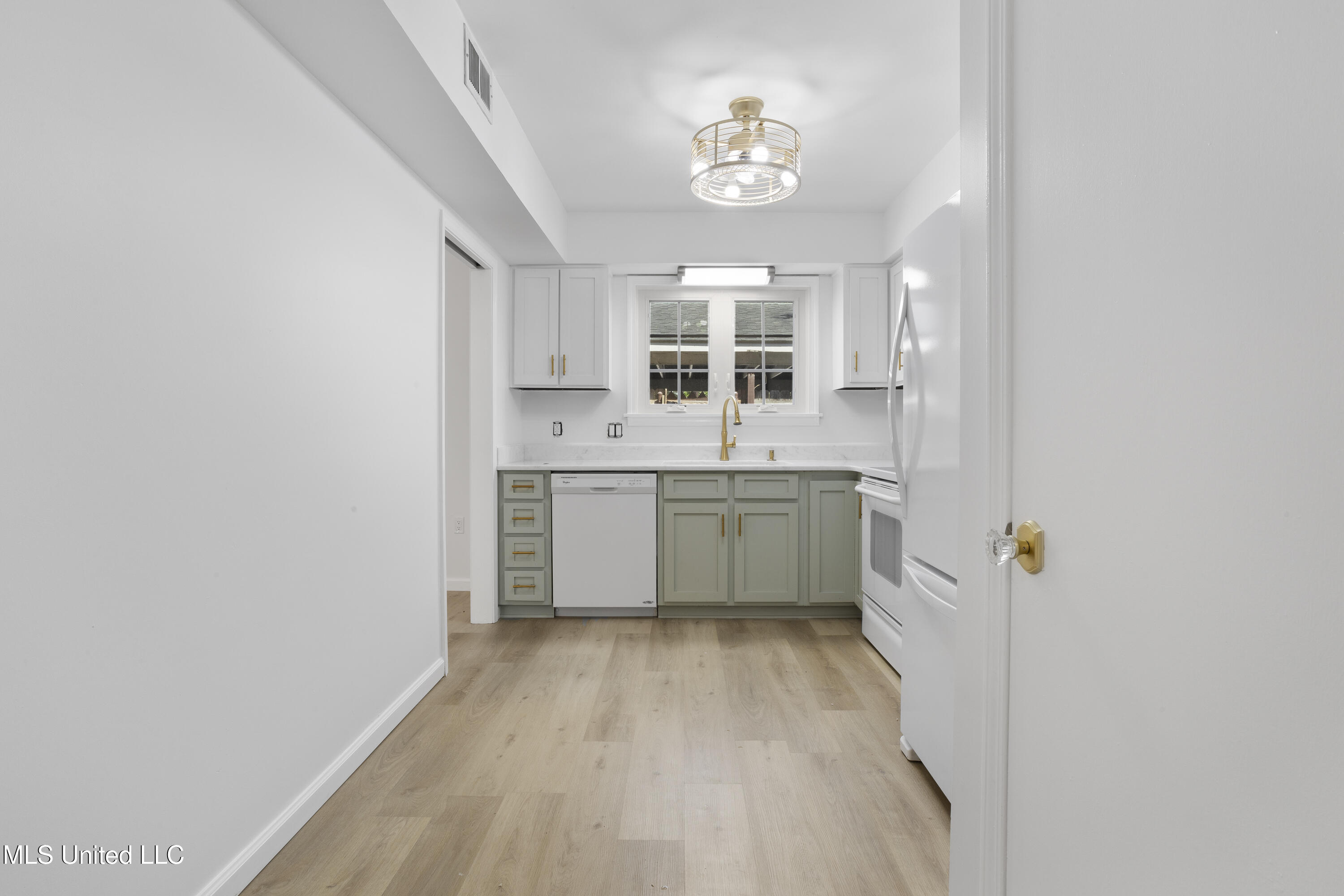 14 Independence Drive, 14