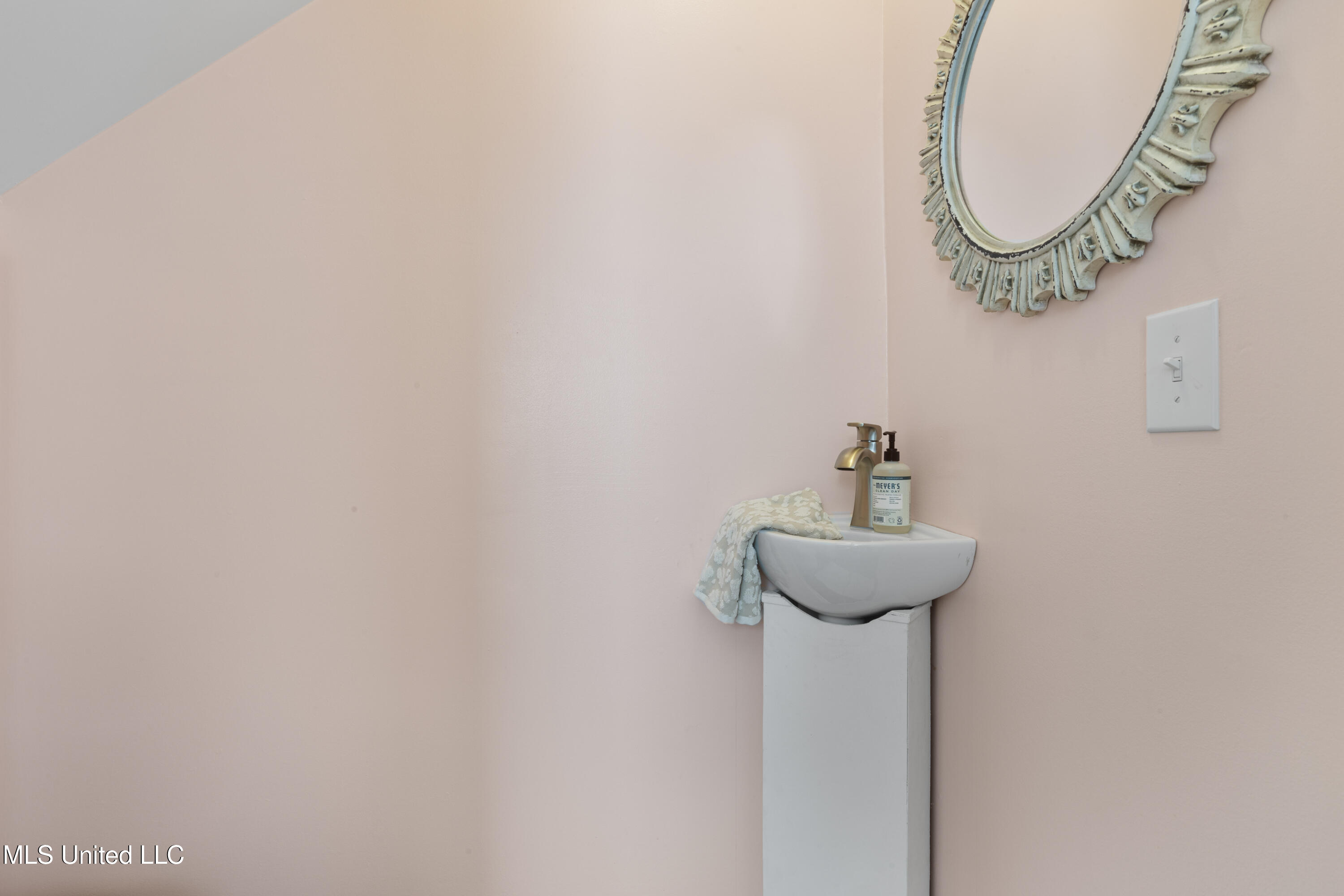 2207 Government Street, 17