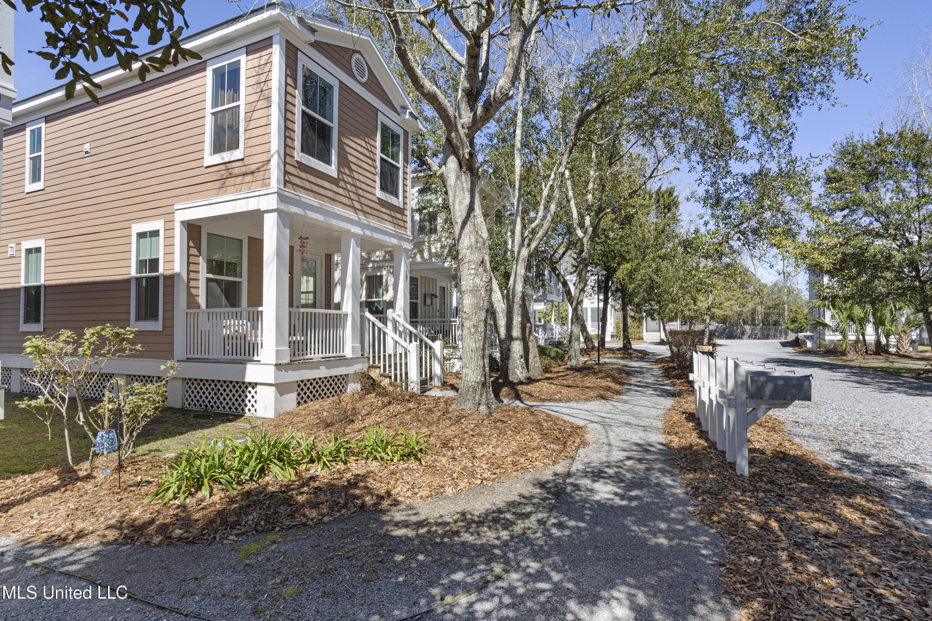 2207 Government Street, 17