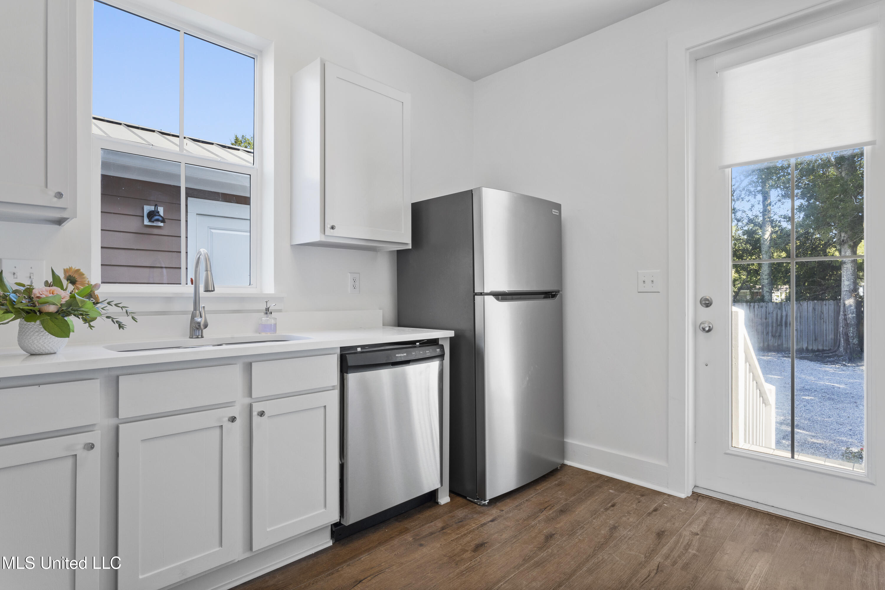 2207 Government Street, 29