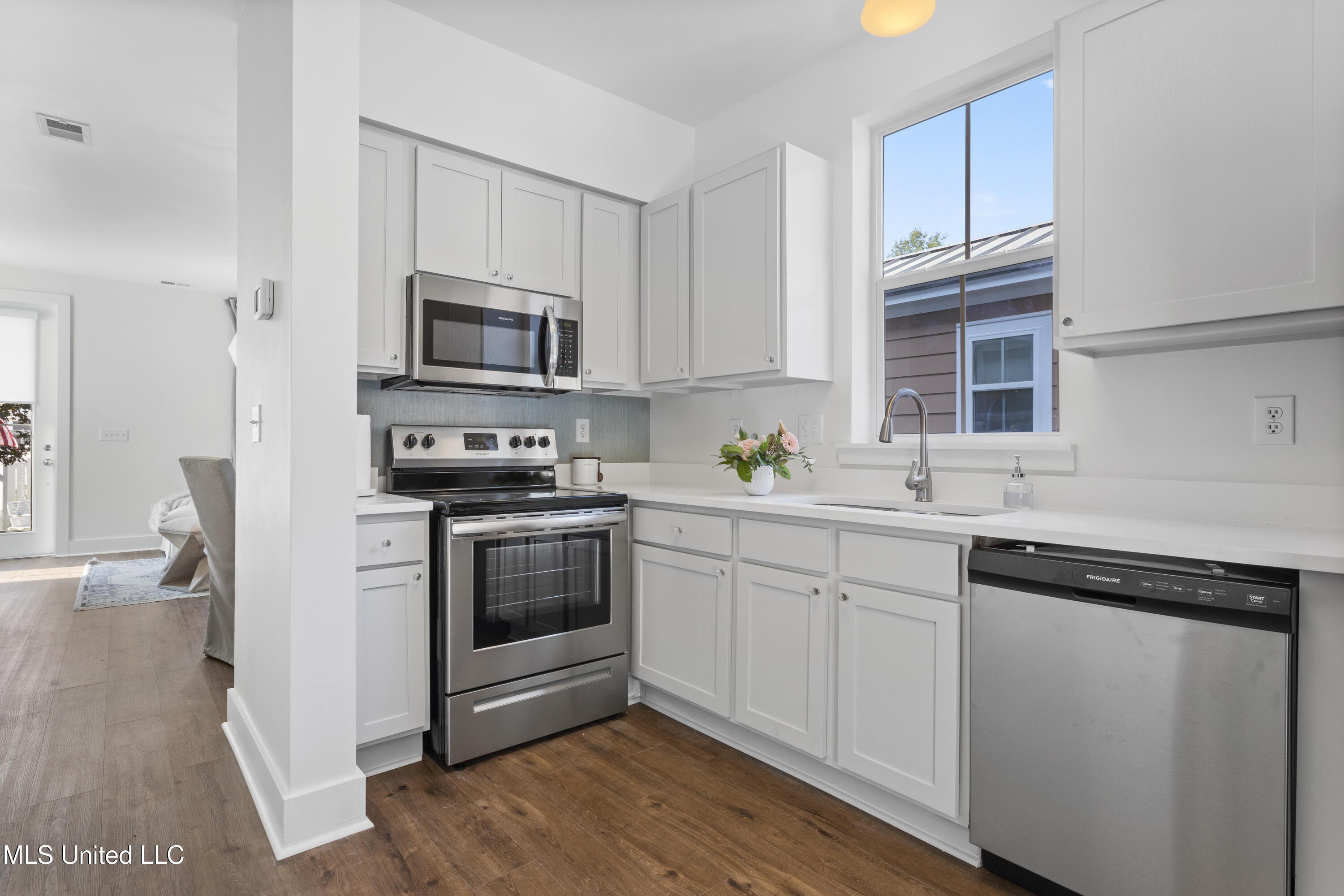 2207 Government Street, 29