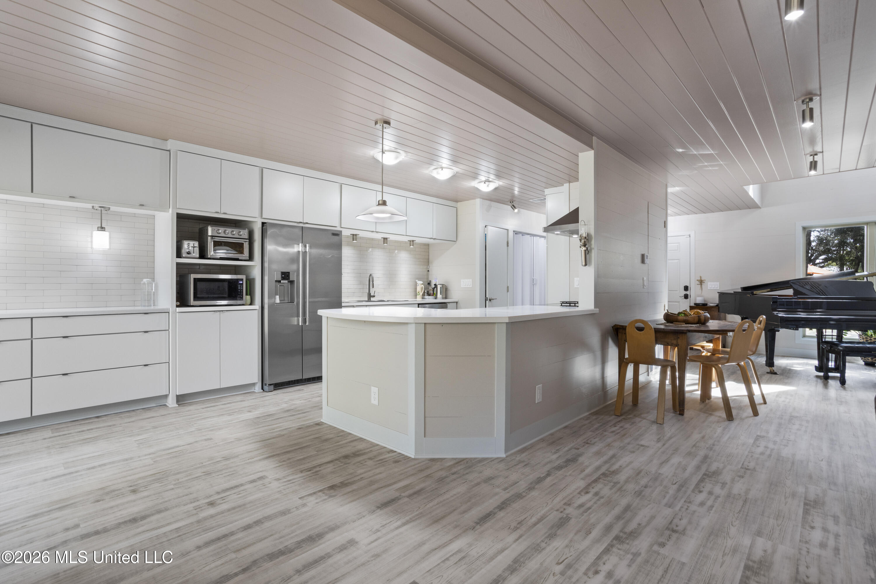 527 Front Beach Drive, 20