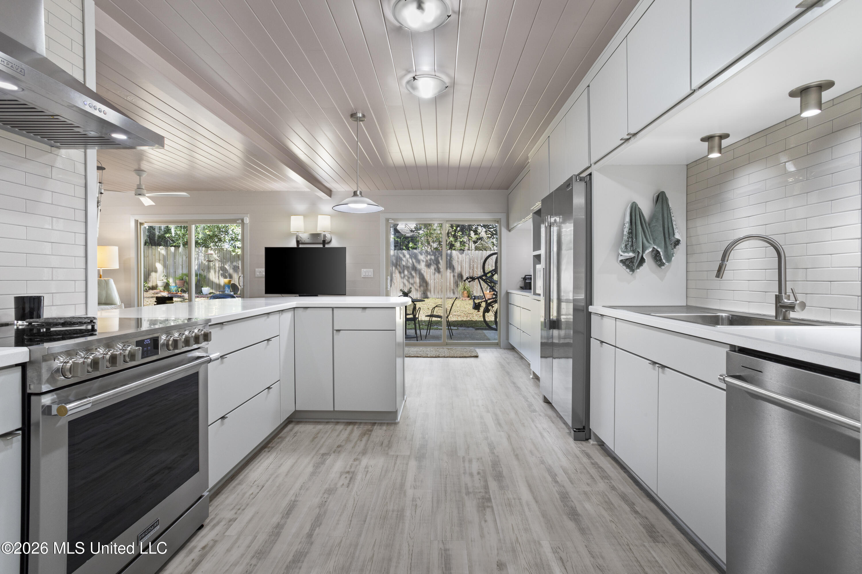 527 Front Beach Drive, 20