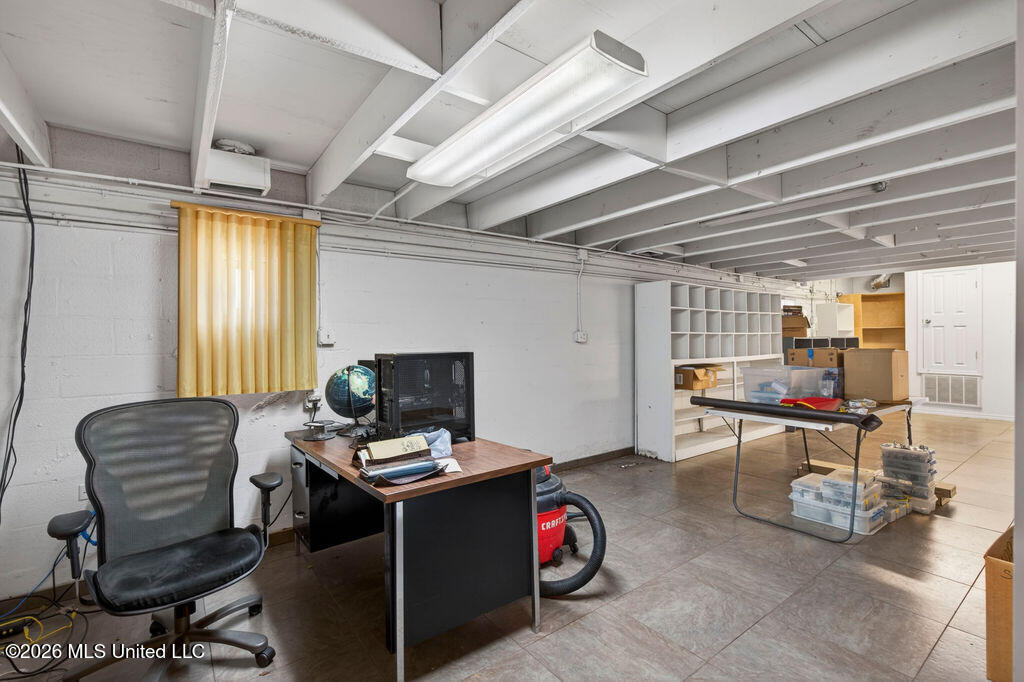 2005 Government Street