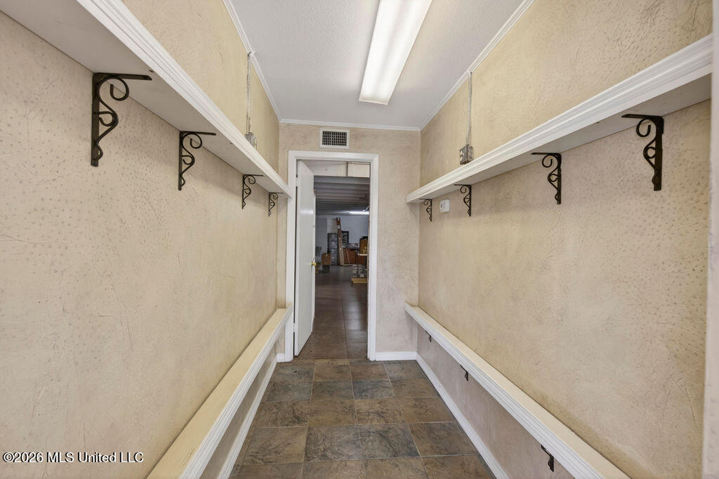 2005 Government Street