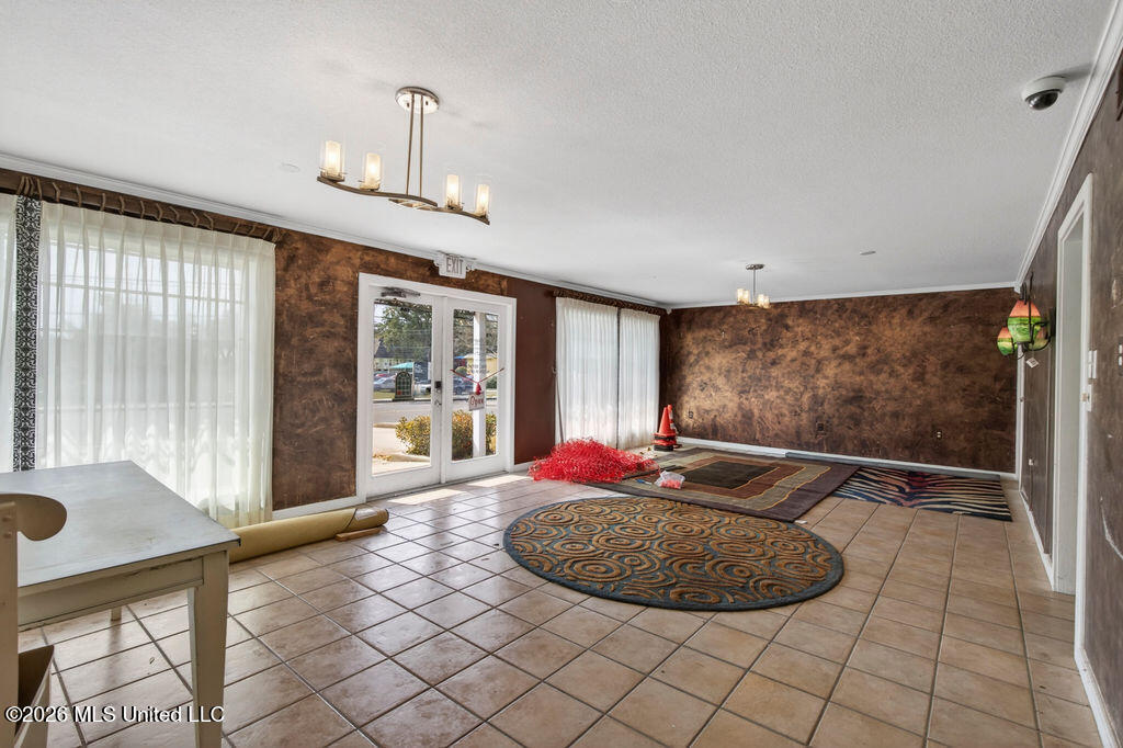 2005 Government Street