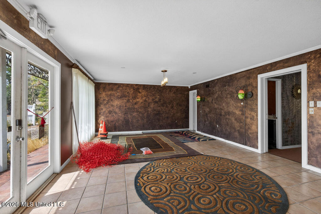 2005 Government Street