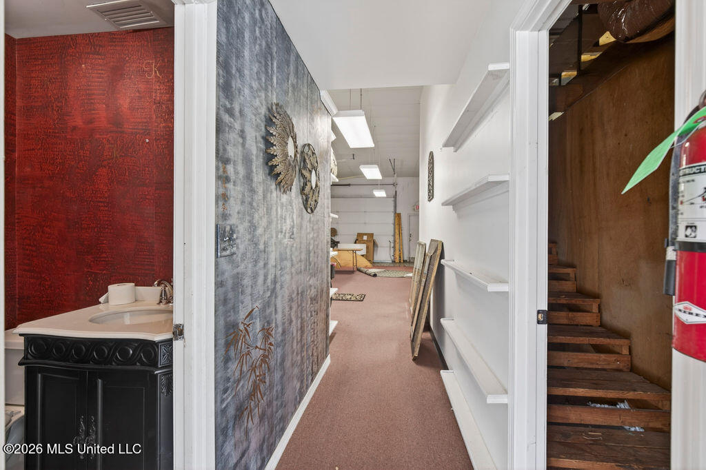 2005 Government Street