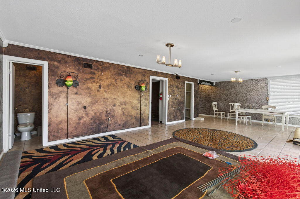 2005 Government Street