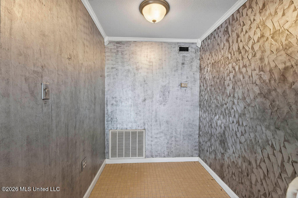 2005 Government Street