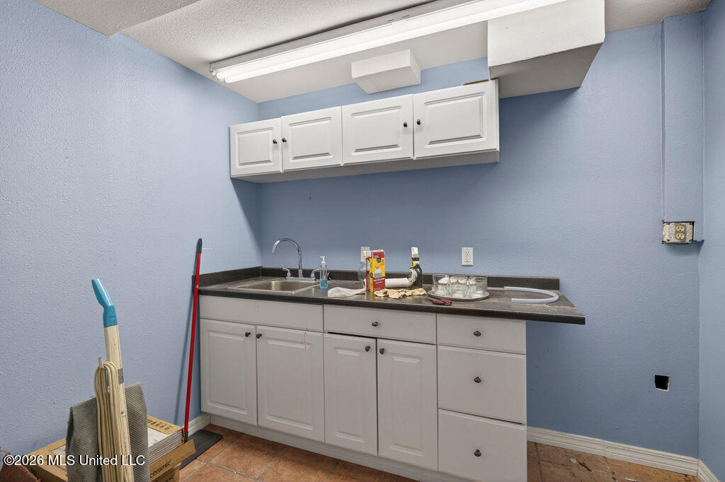 2005 Government Street