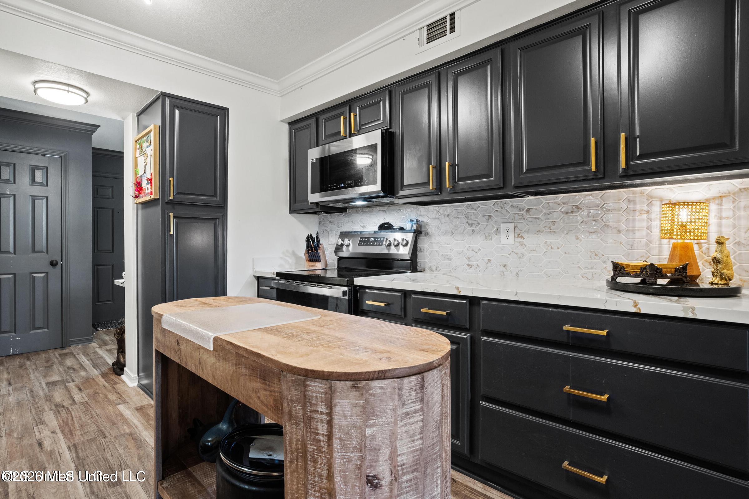 527 Front Beach Drive, 40