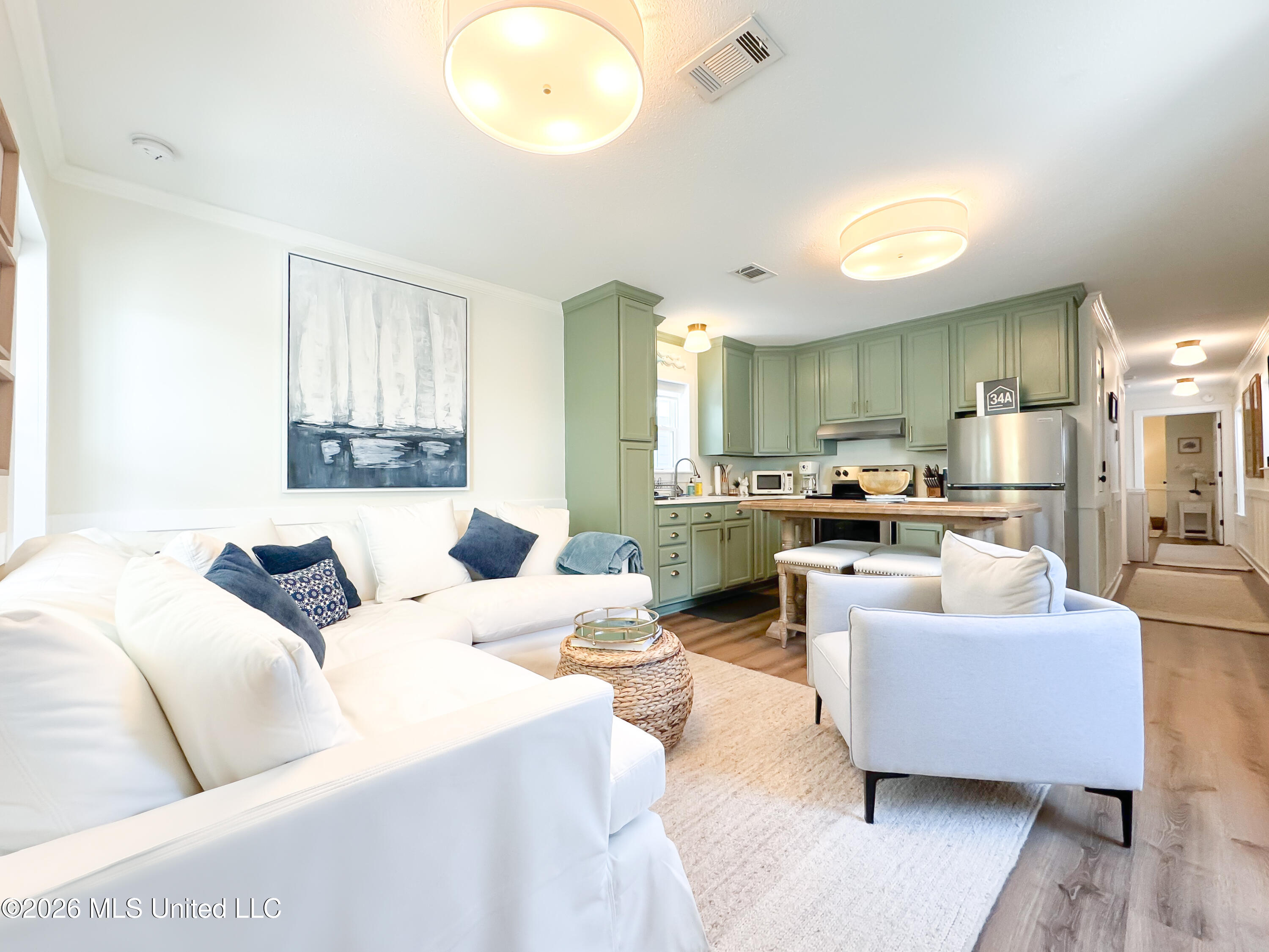 215 E 2nd Street, 34a