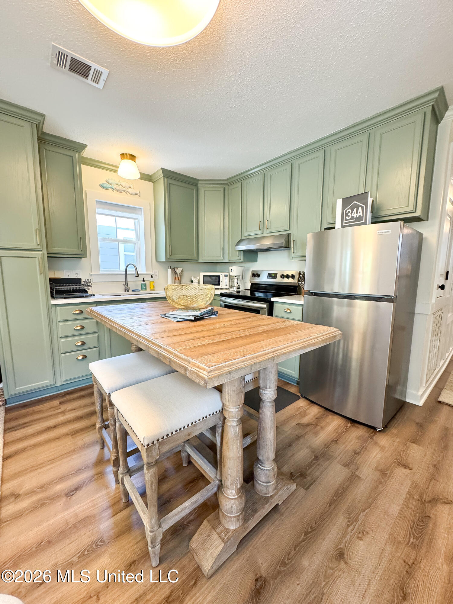 215 E 2nd Street, 34a
