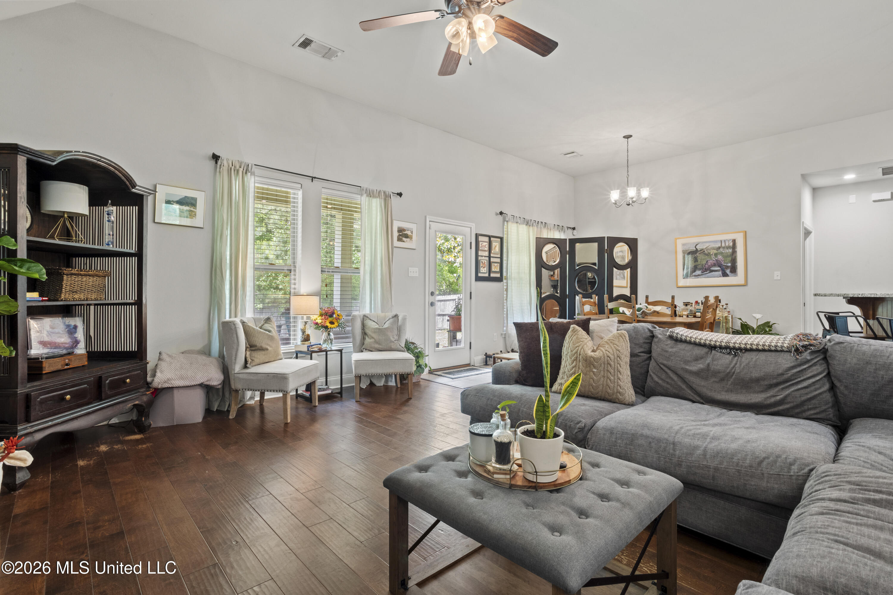 892 Reunion Pl Circle