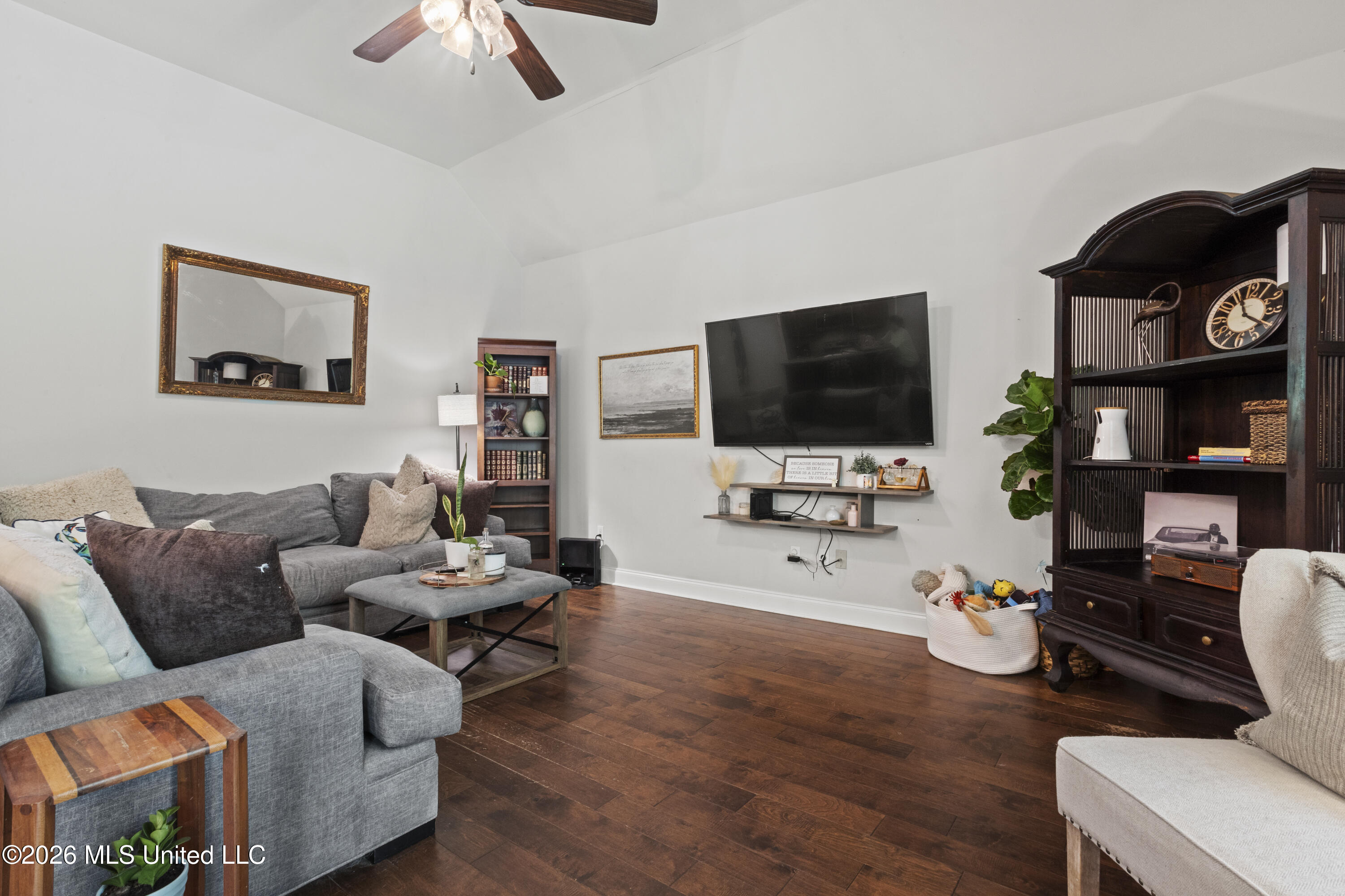 892 Reunion Pl Circle