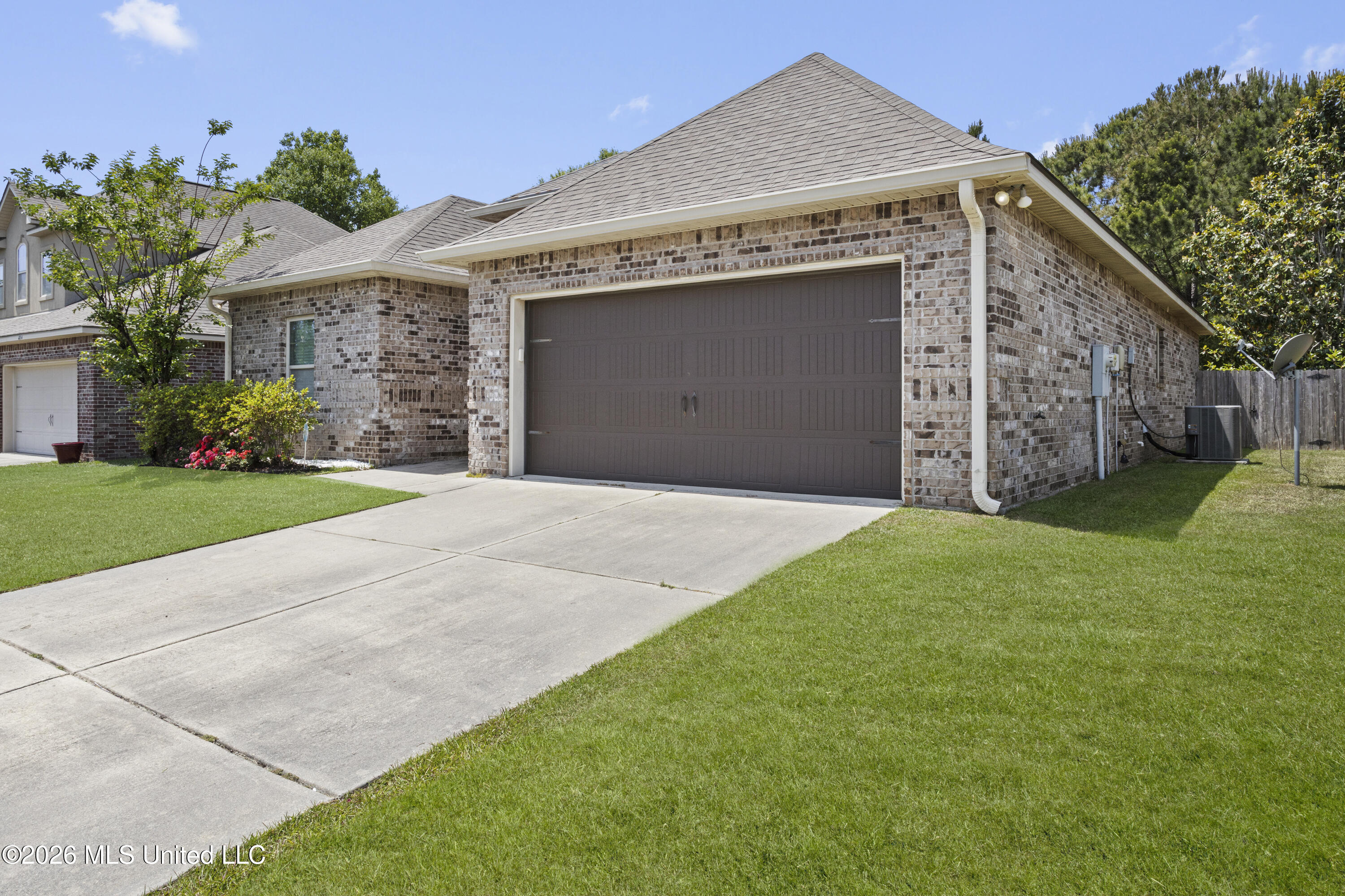 892 Reunion Pl Circle