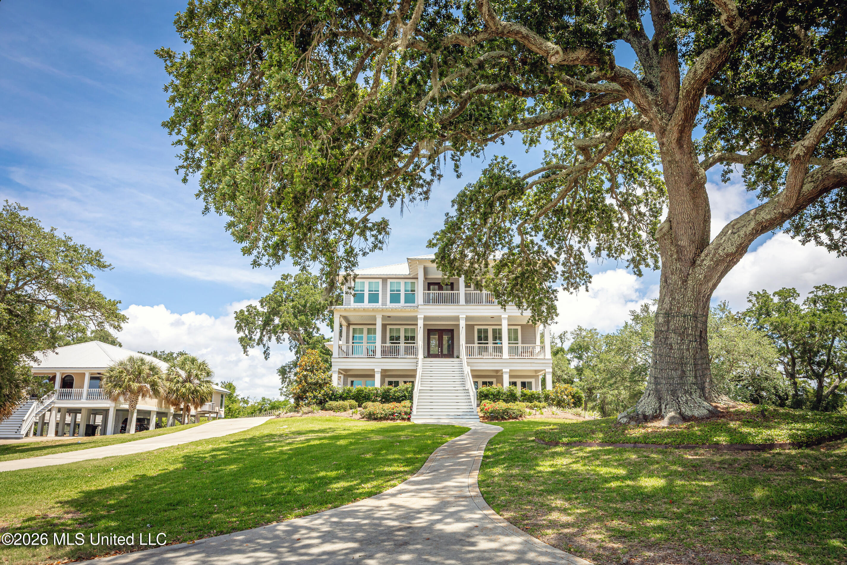 419 E Beach Drive