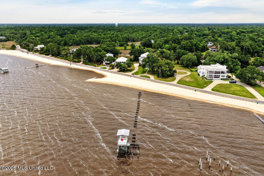 419 E Beach Drive