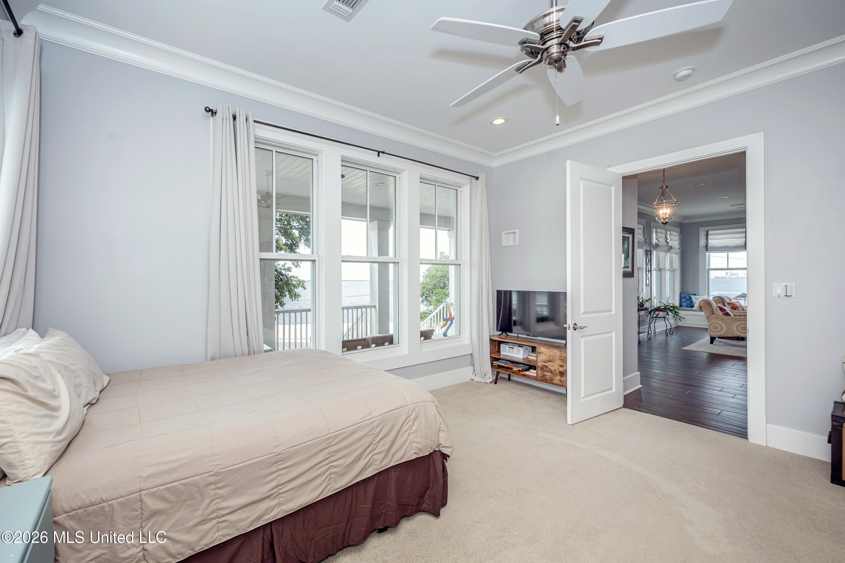 419 E Beach Drive