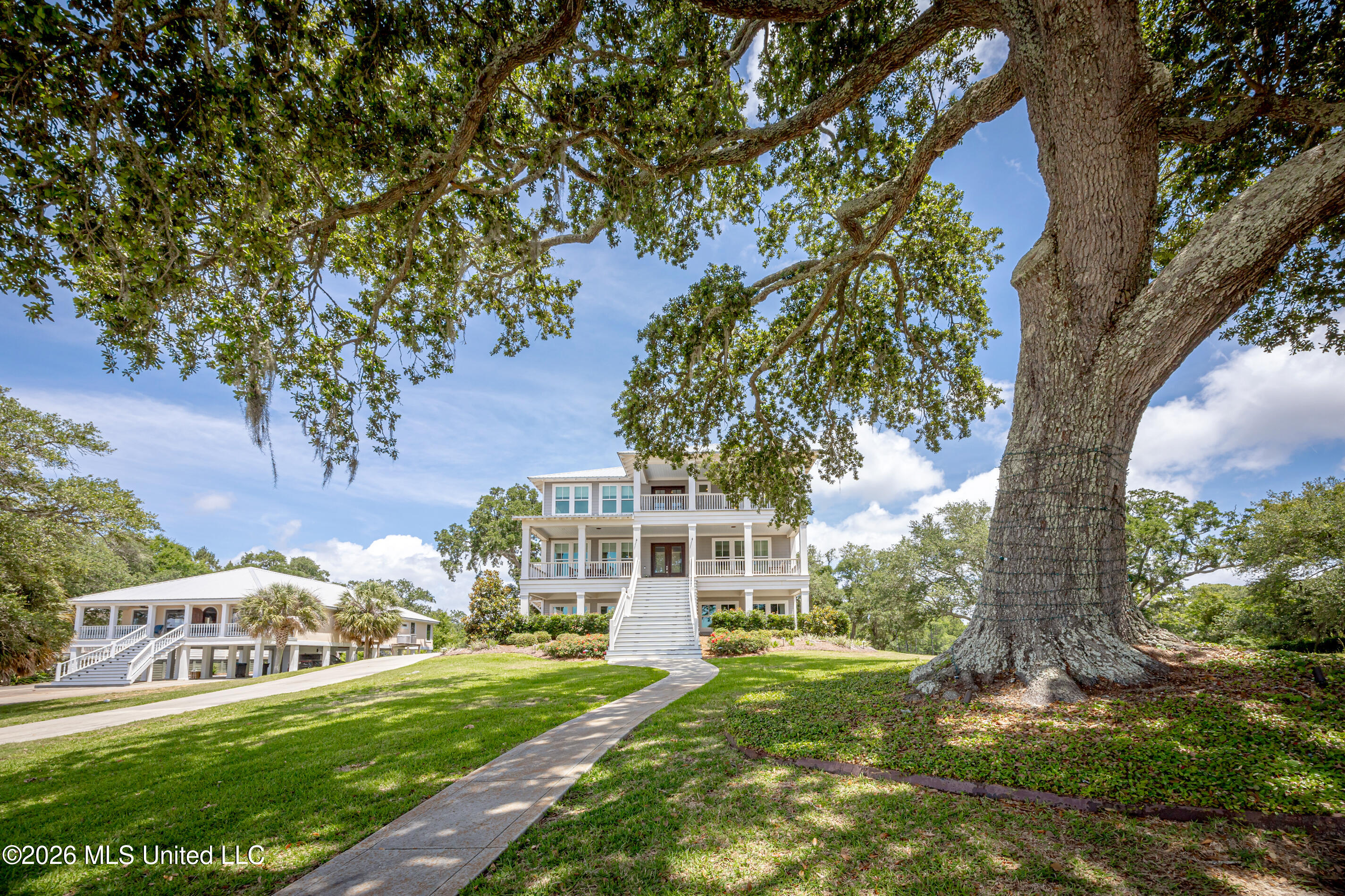 419 E Beach Drive