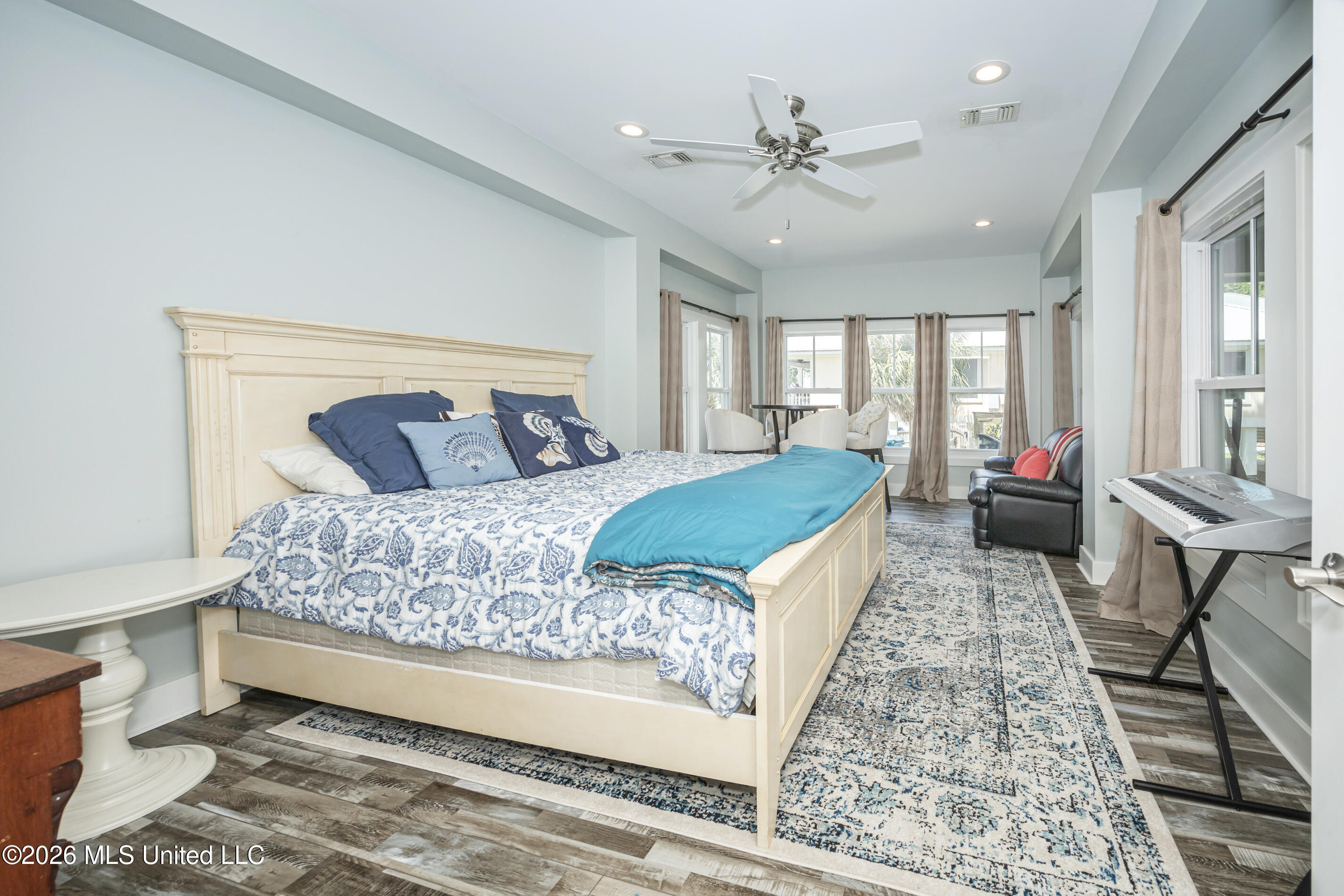 419 E Beach Drive